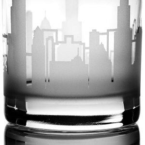 Greenline Goods Vasos de whisky  Vaso de 10 onzas para los amantes de Chicago (vaso individual)  Grabado con Chicago, IL Skyline  Cristalería Greenline Goods Vasos de whisky  Vaso de 10 onzas para los amantes de Chicago (vaso individual)  Grabado con Chicago, IL Skyline  Cristalería