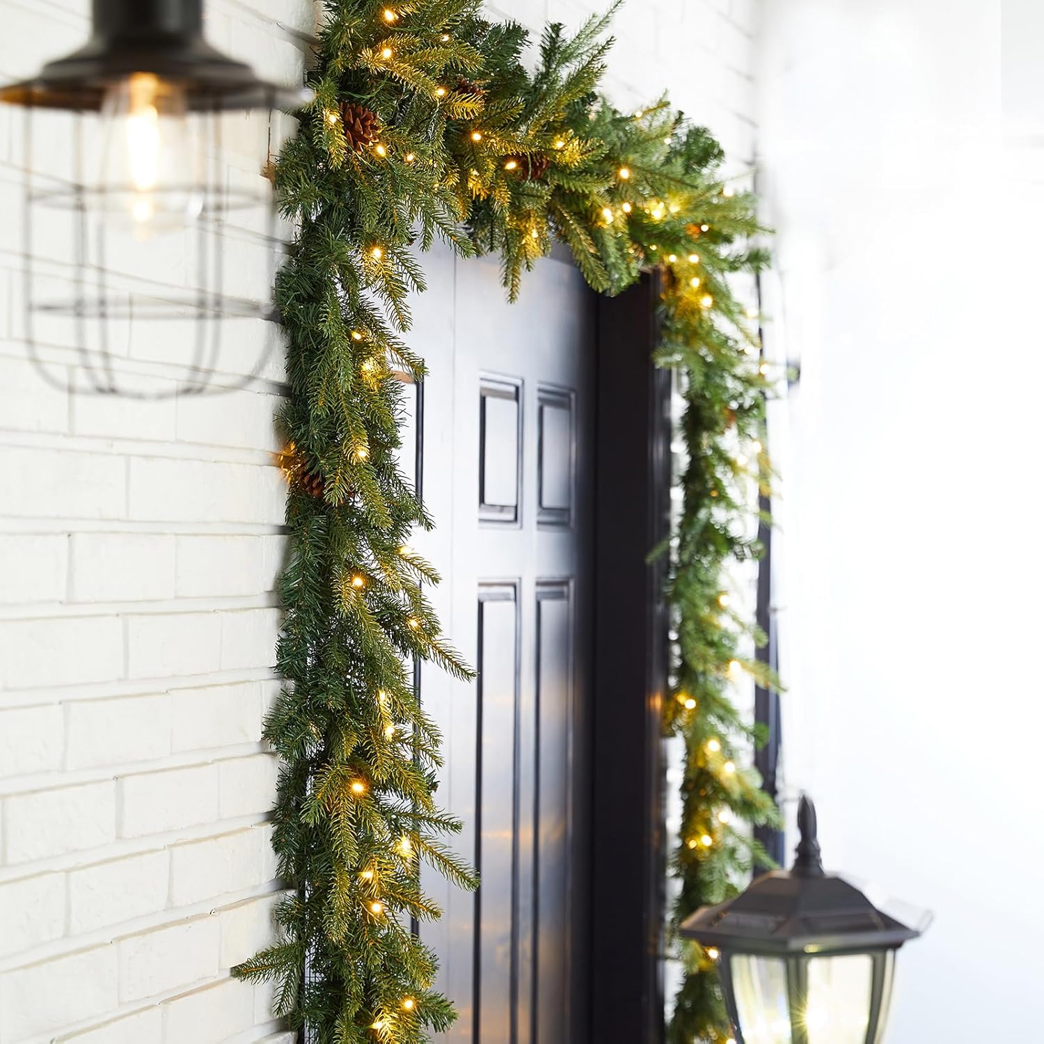 Glitzhome Guirnalda de Navidad preiluminada con cono de pino verde flocado con luz LED blanca cálida – 9 pies