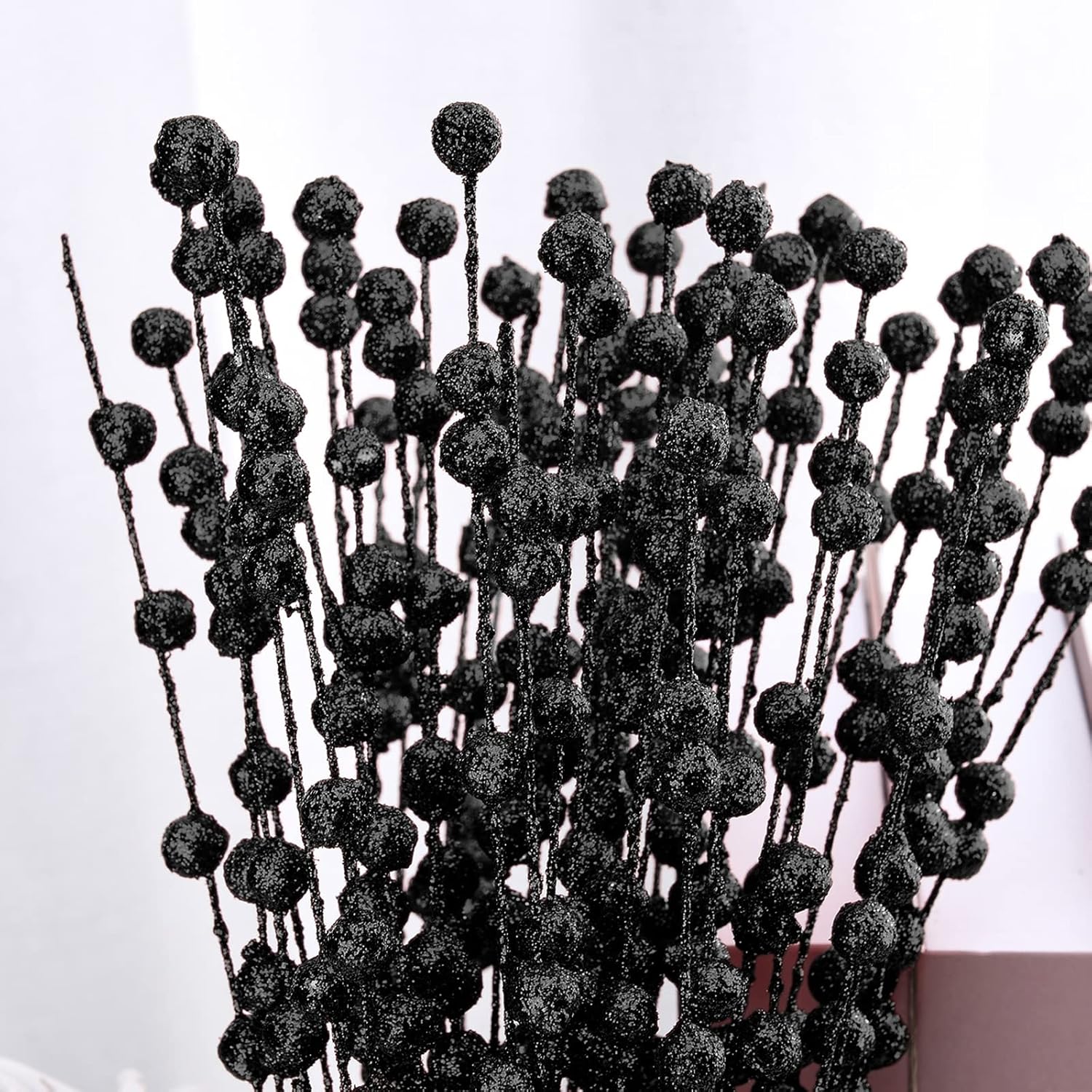 100 tallos de bayas artificiales negras con purpurina de 15.7 pulgadas, ramas de bayas de Navidad, frutas artificiales para decoración de árbol de