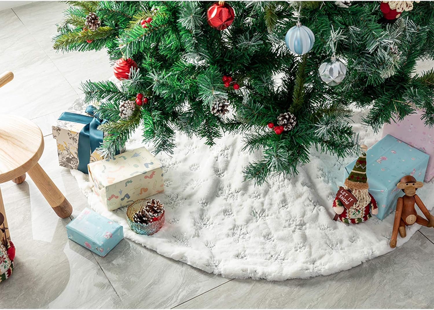 Faldones de felpa para árbol de Navidad, 30 pulgadas, de piel sintética blanca como la nieve, cubierta de base de árbol de Navidad con copos de