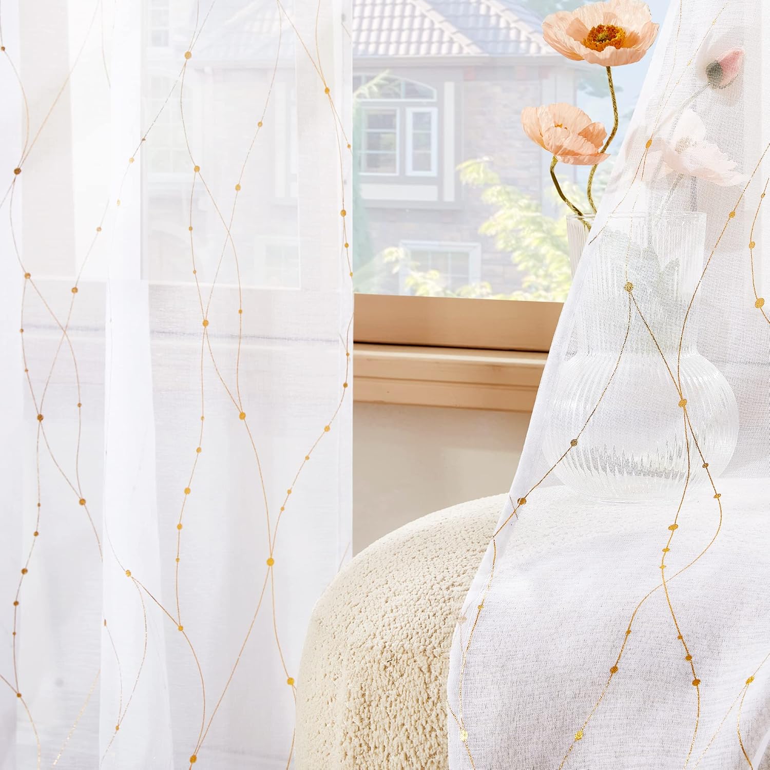 Cortinas Deconovo finas con vuelo y diseño de estampado de líneas onduladas y motas plateadas, con aspecto a lino, con ojales en la parte de arriba,