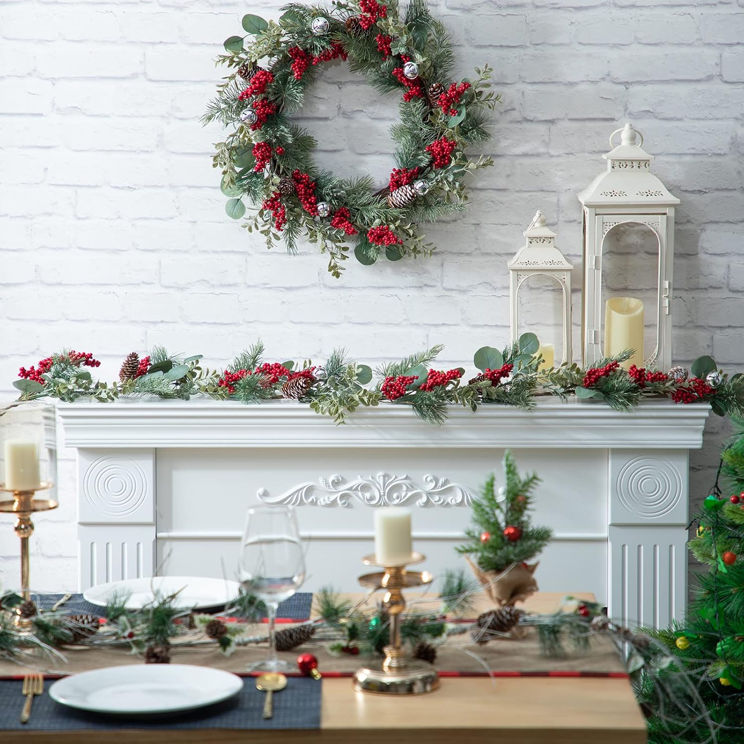 LOHASBEE Guirnalda de Navidad artificial, guirnalda de eucalipto de cono de pino de 5 pies con bayas rojas, campanas y purpurina verde para Navidad,