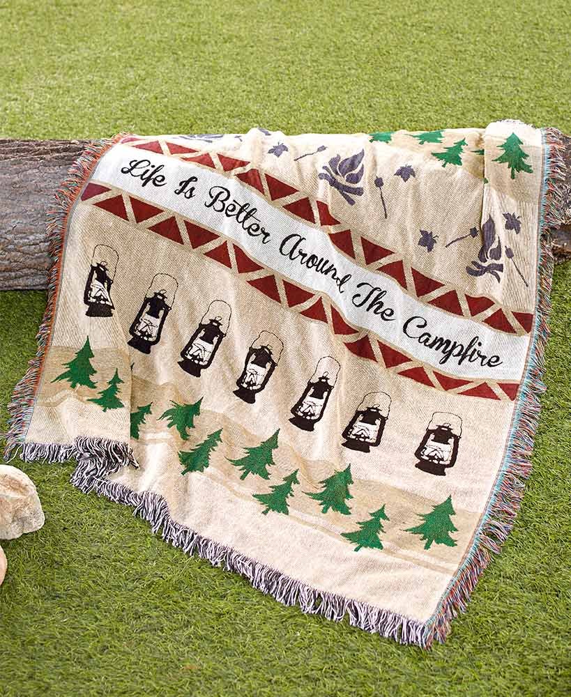 Gift Basket Village Campfire Christmas con manta de invierno y kit de fabricación en bandeja de servicio de madera y metal, S’mores, 1 unidad