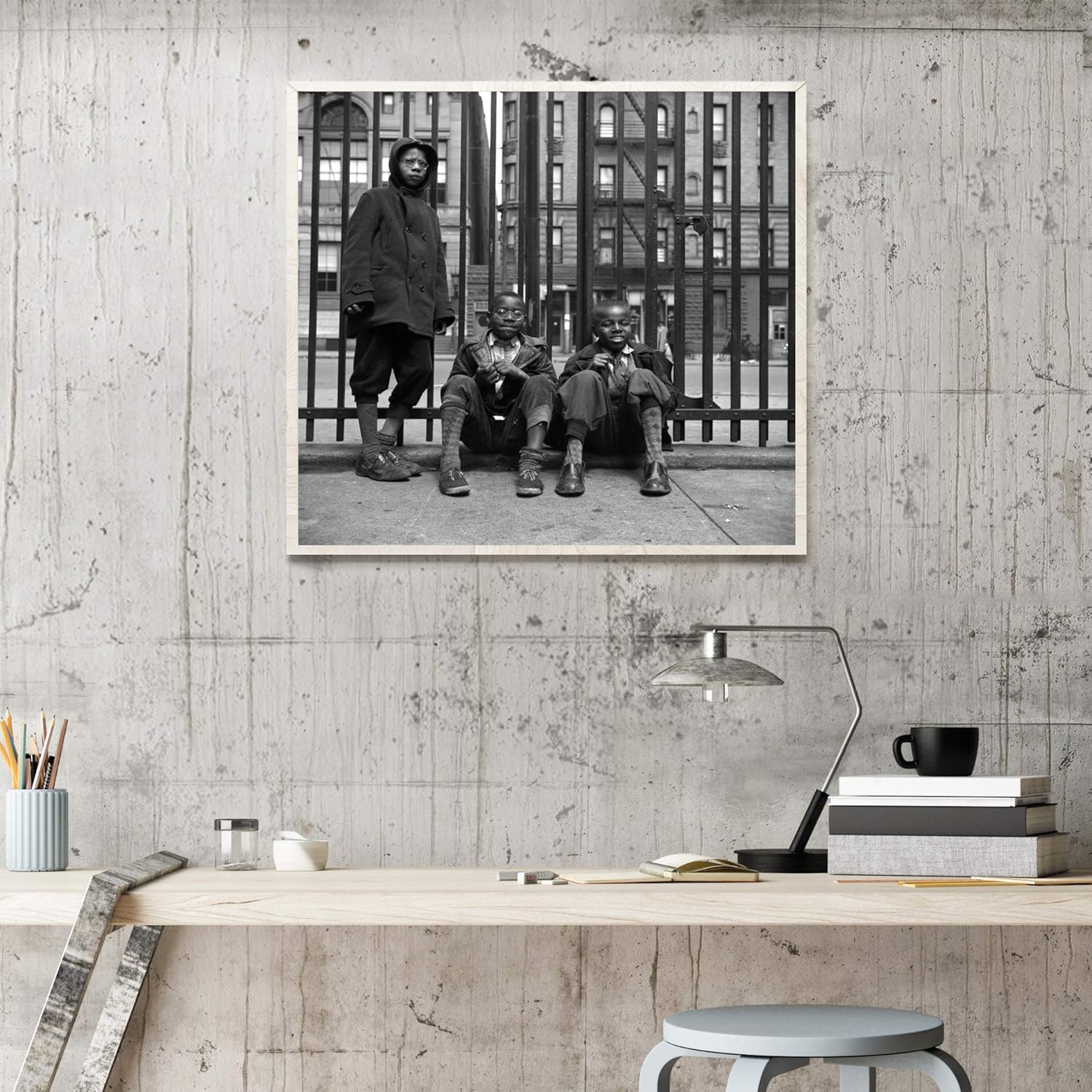 Nueva York Harlem 1943 Nthree Boys en la acera en Harlem Nueva York Fotografía de Gordon Parks 1943 Póster impreso por (18 x 24)