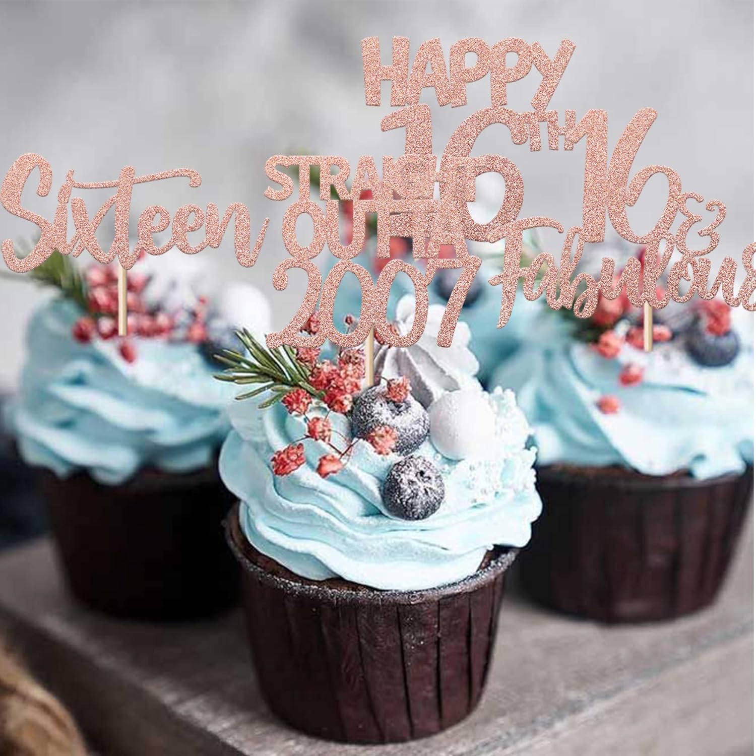 Paquete de 24 decoraciones para cupcakes de cumpleaños de 16 años con purpurina de dieciséis rectos fuera de 2007, decoraciones para pasteles de