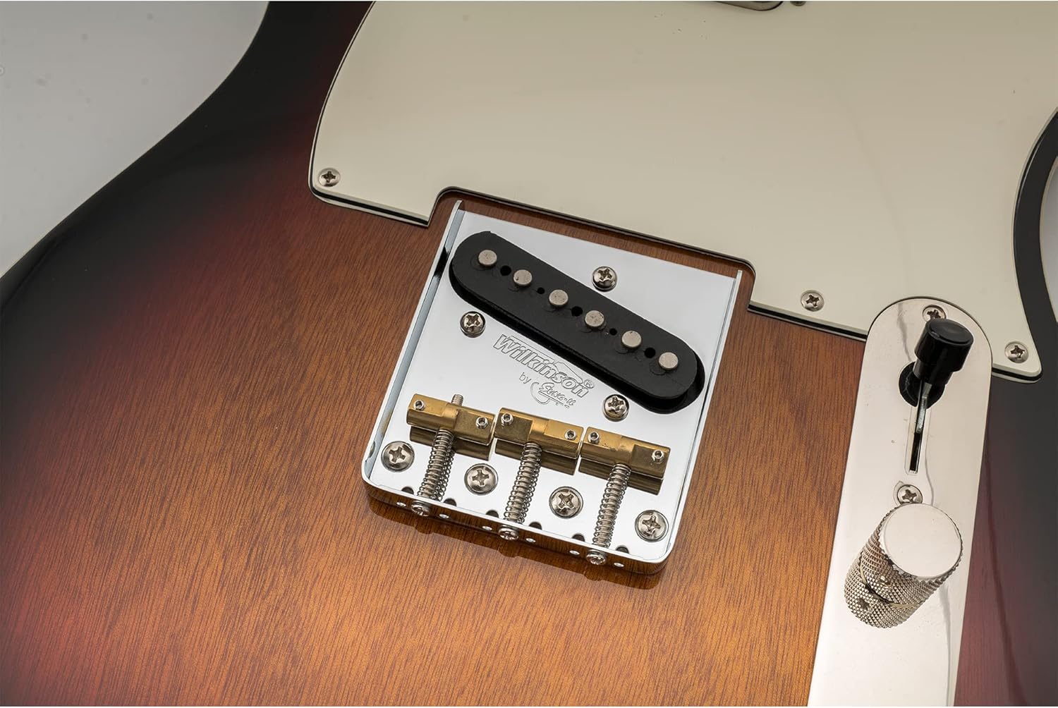 Wilkinson WTB Brass Compensated 3-Saddle Guitar Telecaster Bridge Asamblea para Fender Tele Style Piezas de repuesto de guitarra eléctrica, cromo