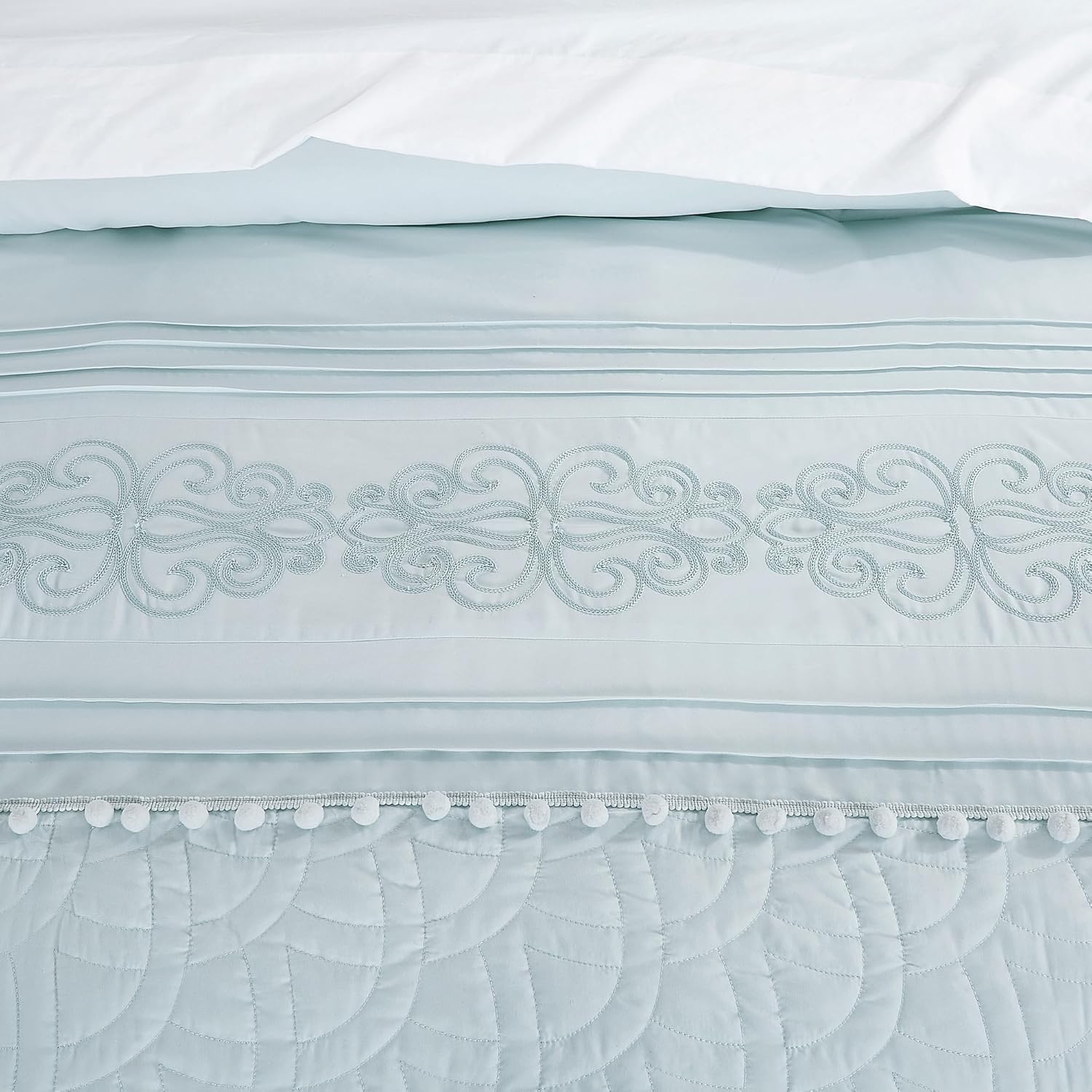 Chezmoi Collection Athena Bed in a Bag – Juego de edredón de 7 piezas de felpilla bordada con pompones y sábanas para todas las estaciones, Queen,