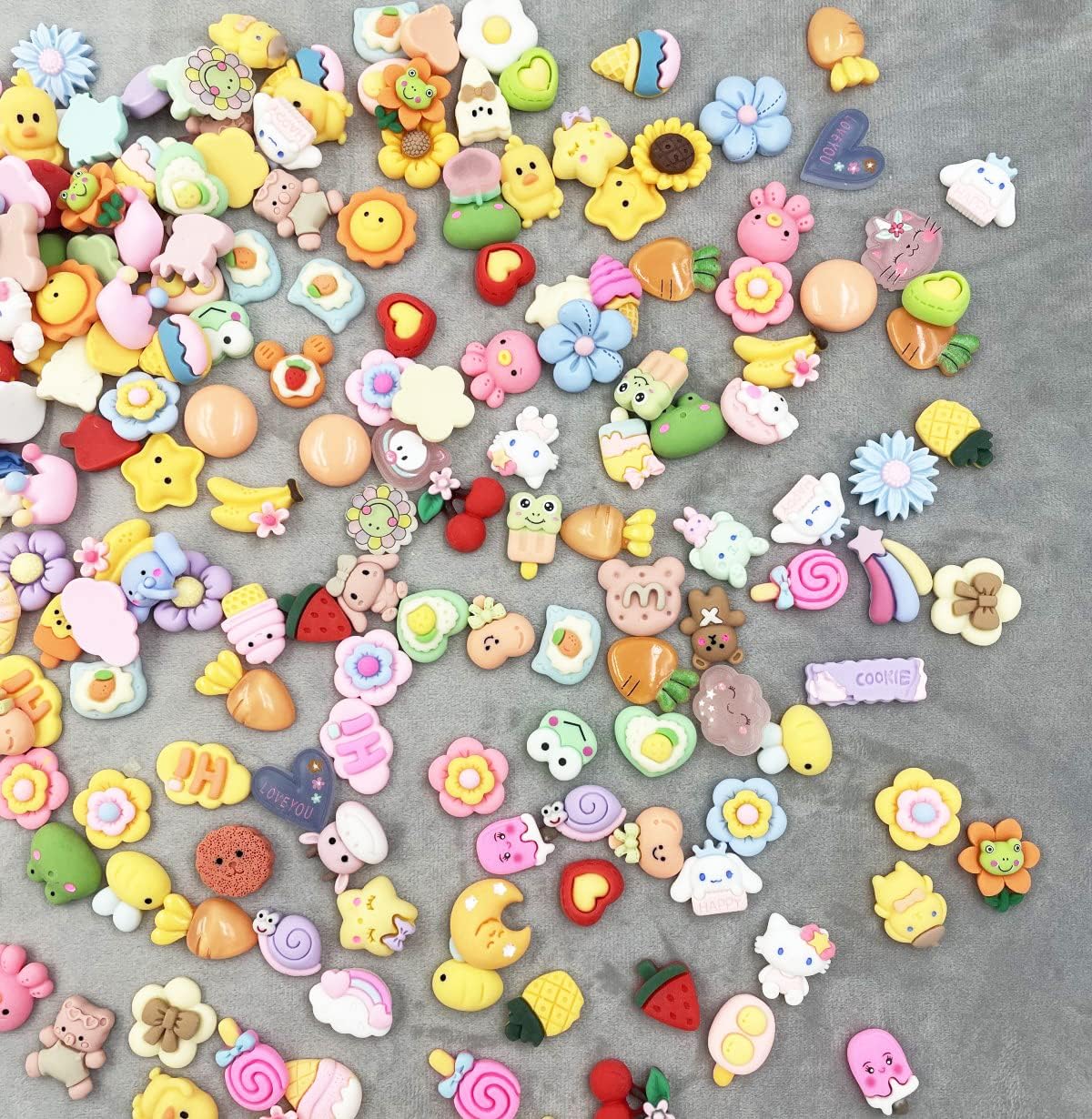Juego de 50 dijes de resina de flores de animales, 50 piezas de cuentas de resina de dibujos animados con parte trasera plana para accesorios de