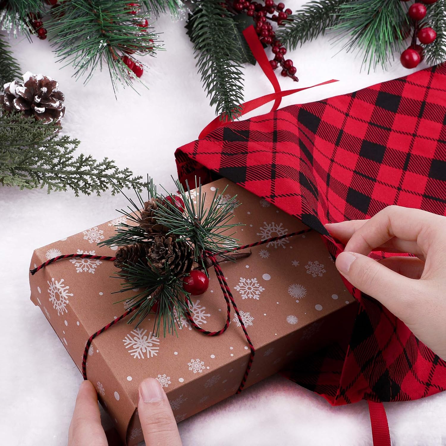 Aneco 10 mini bolsas a cuadros de búfalo de 11.8 x 9.8 pulgadas, bolsa con cordón, bolsa de regalo de Navidad, bolsas de Navidad de algodón para