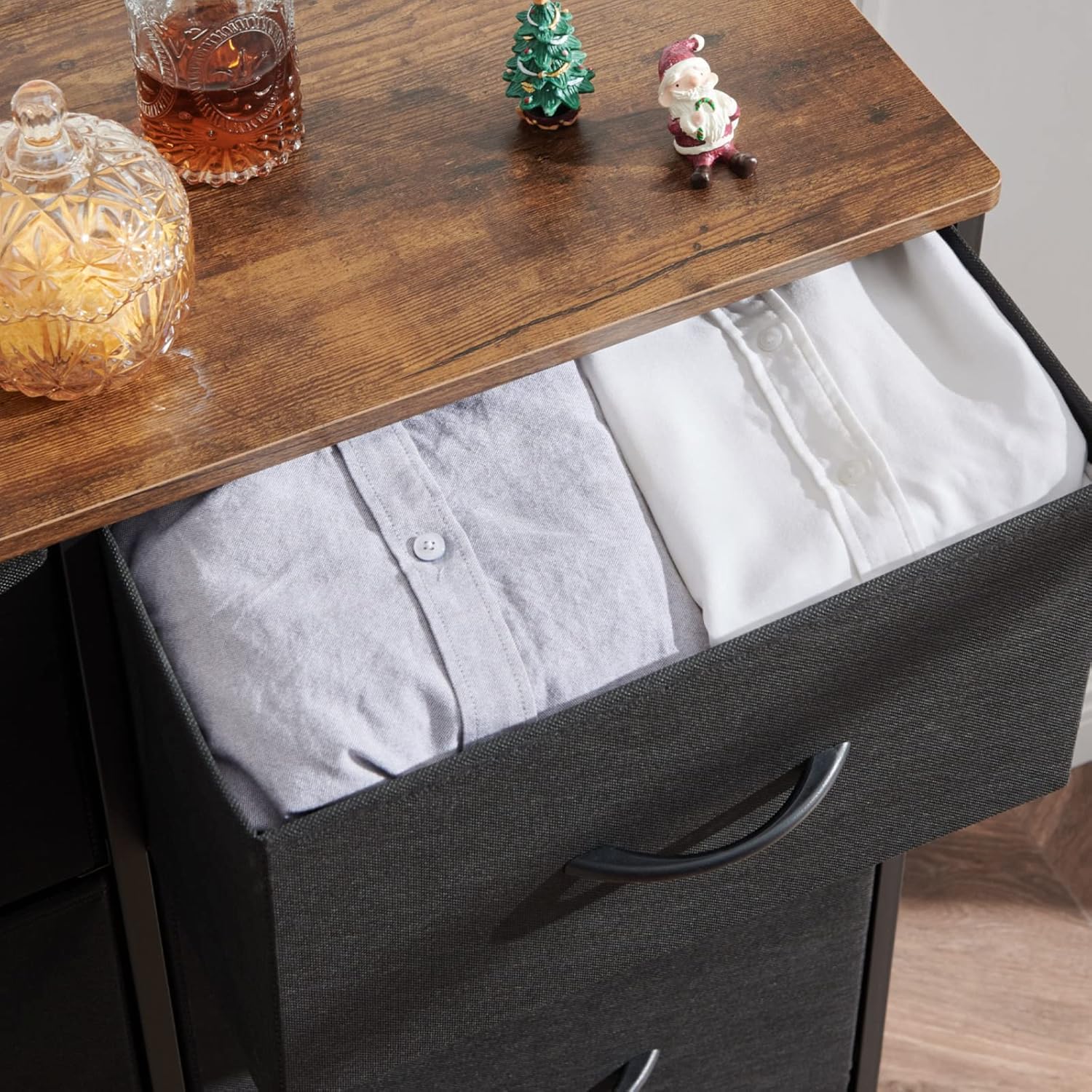 Somdot Cómoda para dormitorio con 6 cajones, cómoda de almacenamiento de 3 niveles con contenedores de tela extraíbles para armario, guardería,
