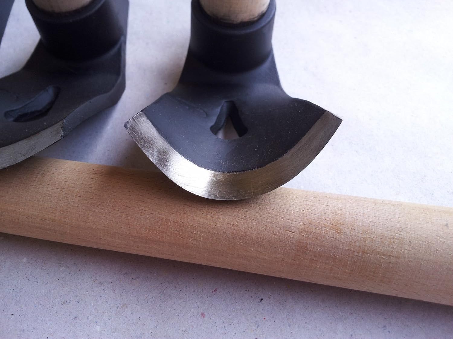 Conjunto de tres herramientas de tallado de madera, derecha, intermedia y curva (tamaño pequeño).