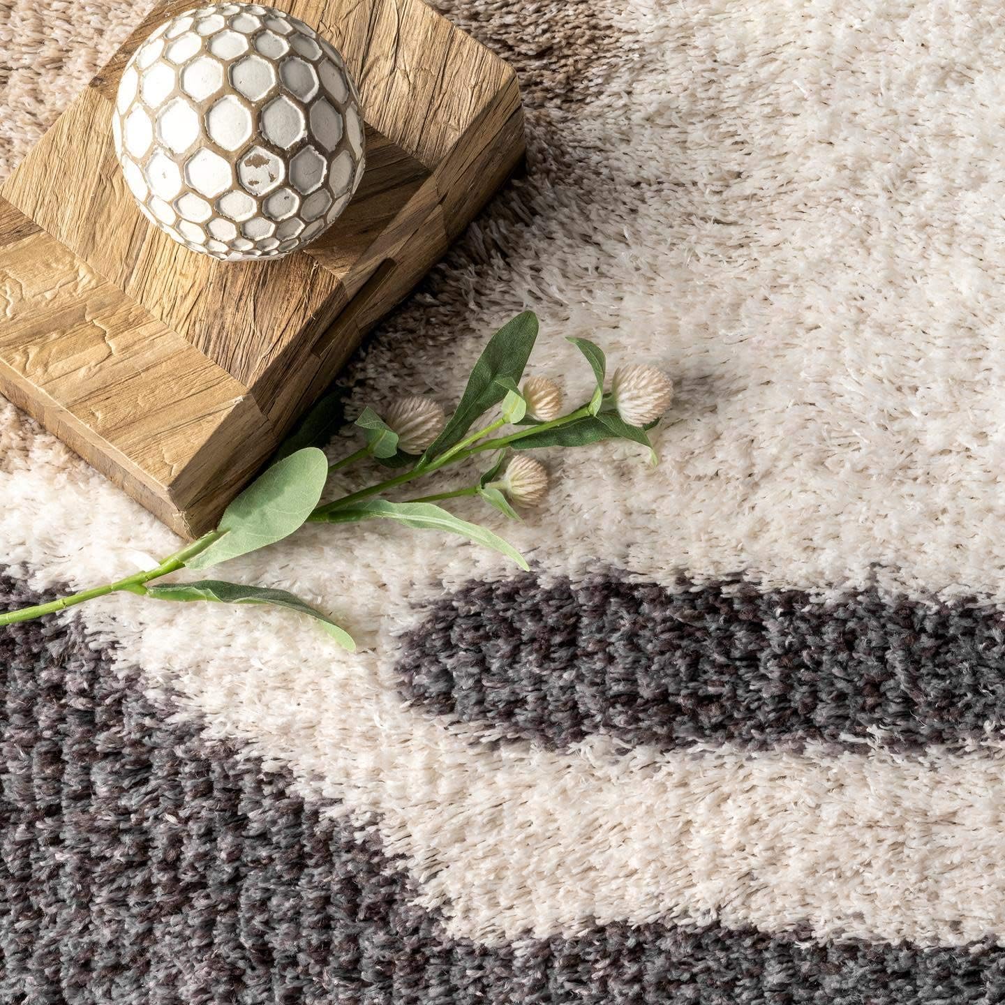 nuLOOM Elliot – Alfombra de felpa suave abstracta con borlas, 4 x 6, beige