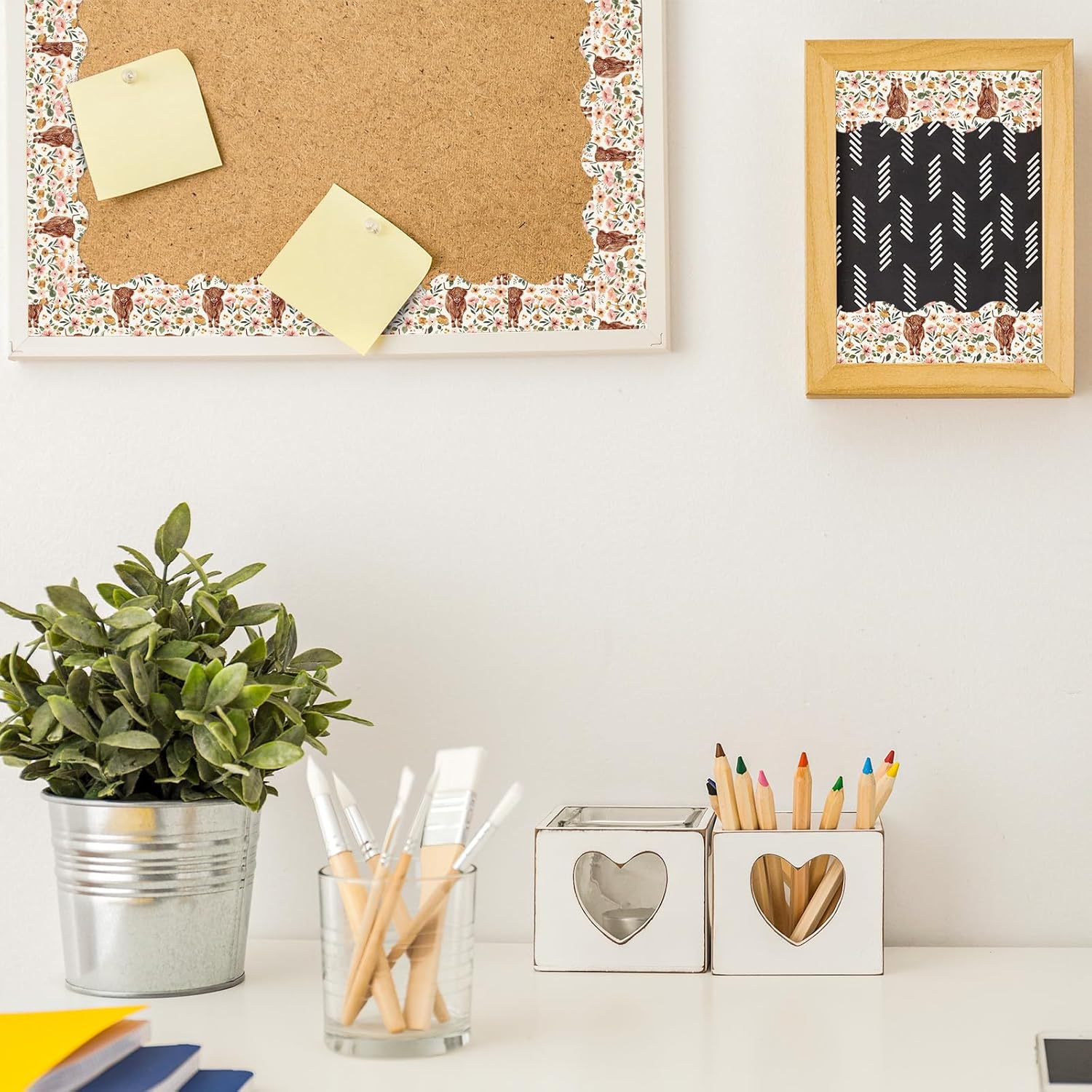 AnyDesign – Tablero de anuncios de vaca de las tierras altas de 65 pies con borde de acuarela y flores de vaca troquelada, rollo de borde troquelado