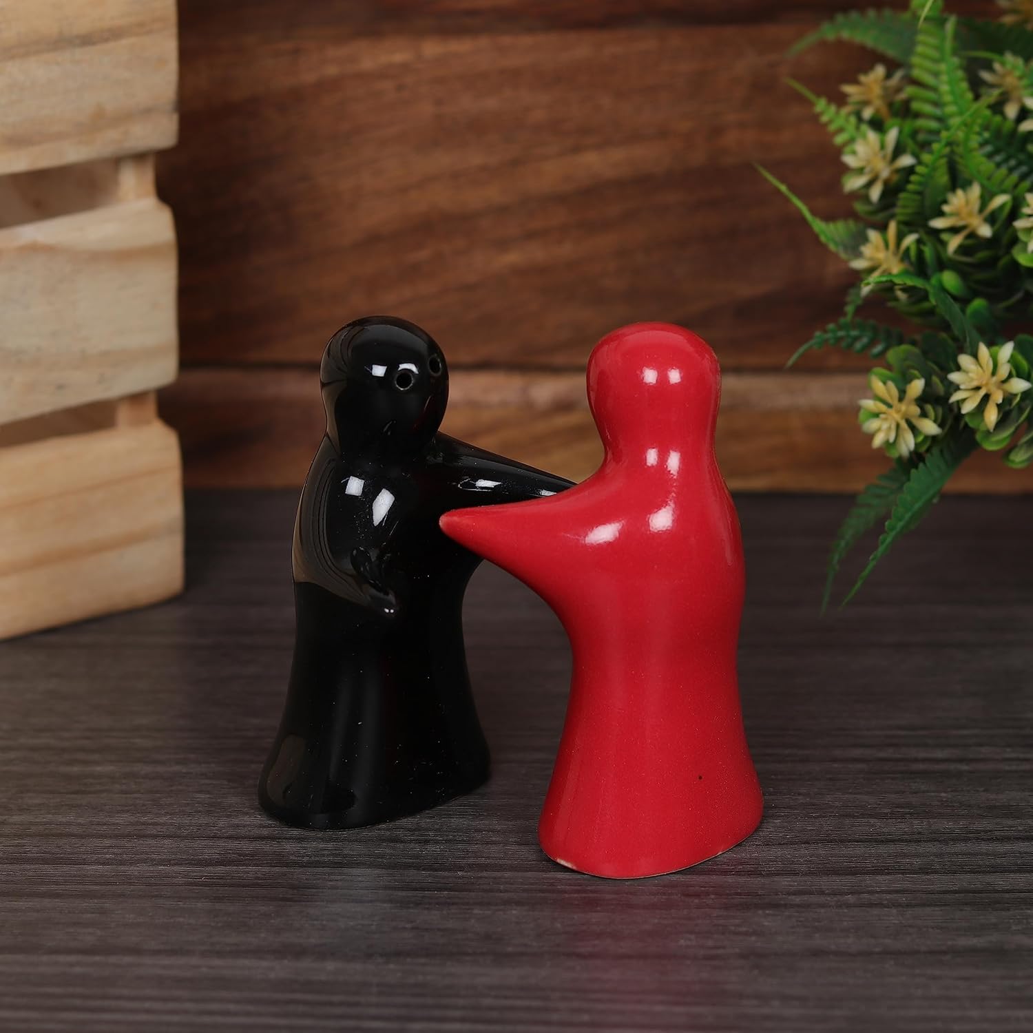 Juego de condimentos de sal y pimienta y especias lindo, novedoso, moderno y vintage, diseño de abrazo para pareja, dispensador decorativo retro de