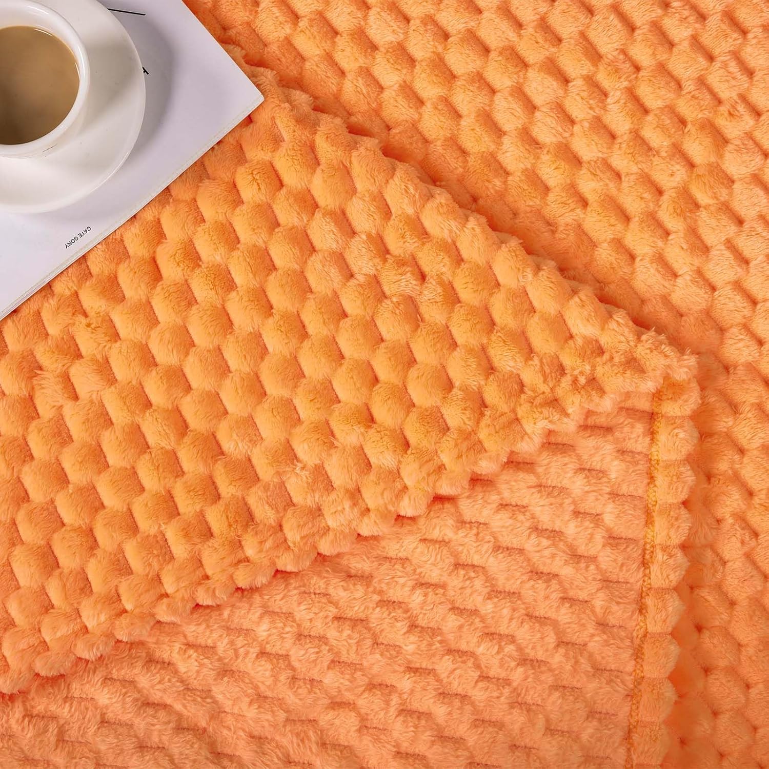 BNuitland Manta de franela suave (50 x 70 pulgadas), manta de forro polar 3D jacquard esponjosa y ligera para sofá, cama, 300 GSM súper acogedora y