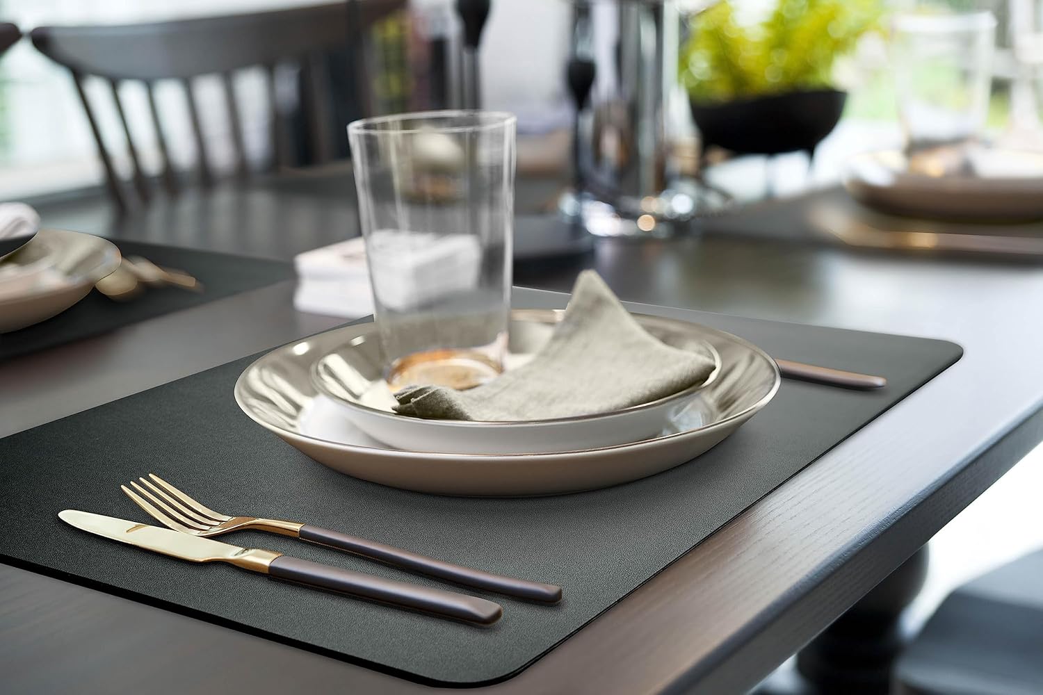 More Décor – Manteles individuales de piel sintética para comedor y mesa de cocina, resistentes a las manchas y al calor, antideslizantes, lavables