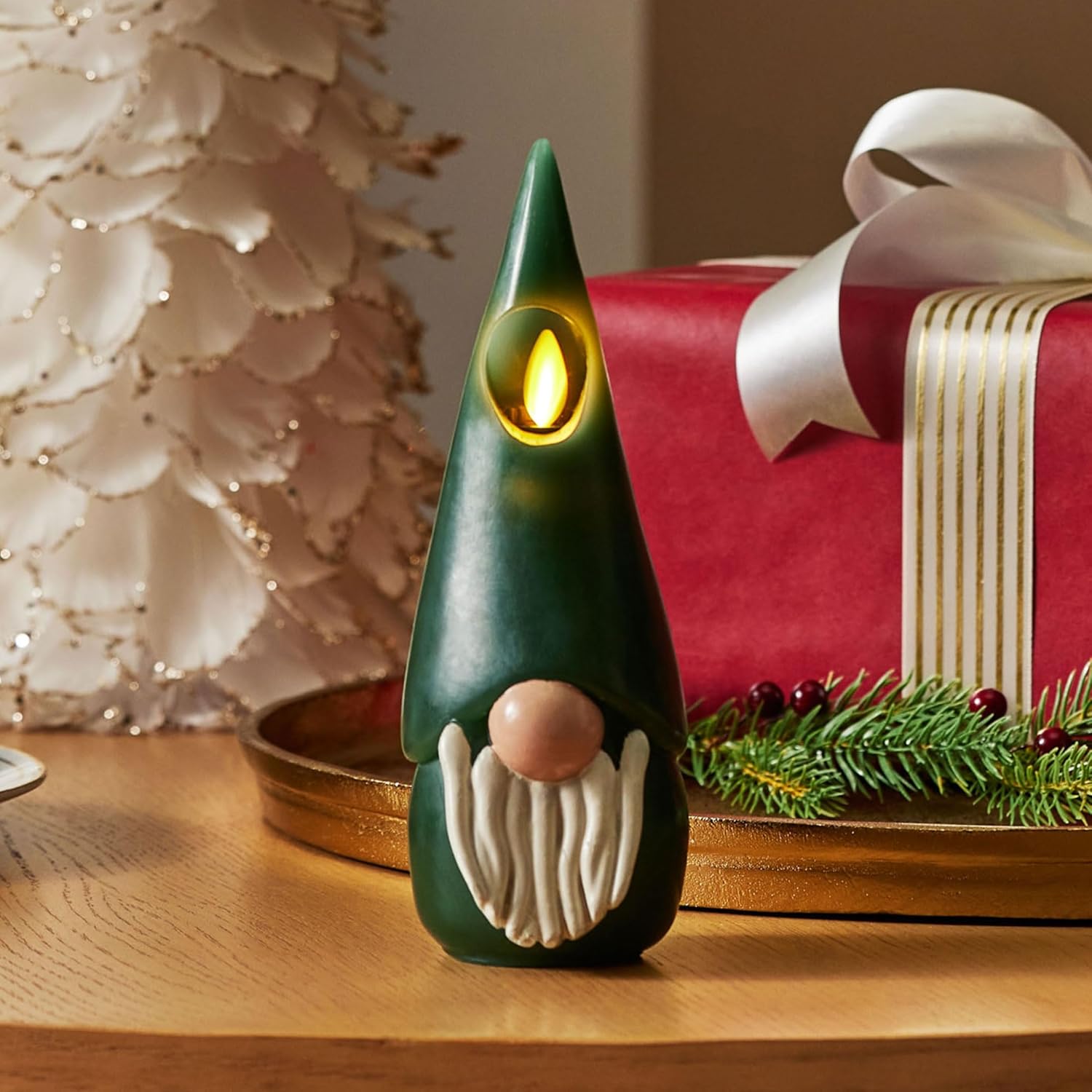 Luminara Vela sin llama, figura de gnomo de 2.8 x 8 pulgadas, acabado liso, cera real, sin perfume, decoración de invierno y Navidad (verde)
