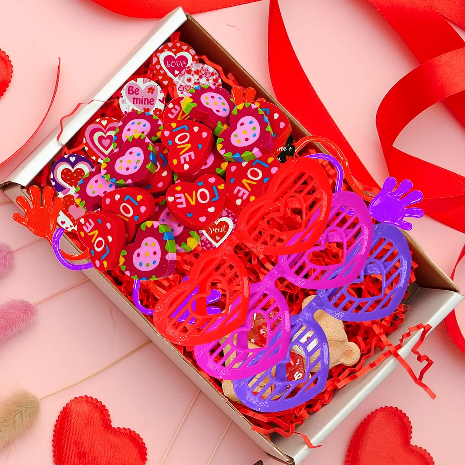 Winlyn Juego surtido de 236 piezas de artículos de papelería para el día de San Valentín, bolsas de regalos de San Valentín, premios de San