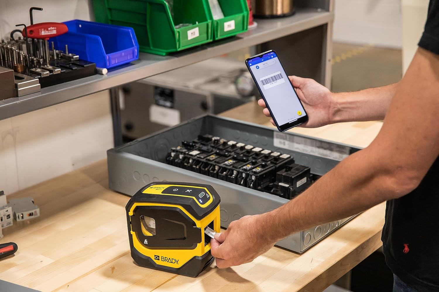 Brady Impresora de etiquetas industrial inalámbrica portátil M511, compatible con Bluetooth, batería de iones de litio, resistencia a los golpes de