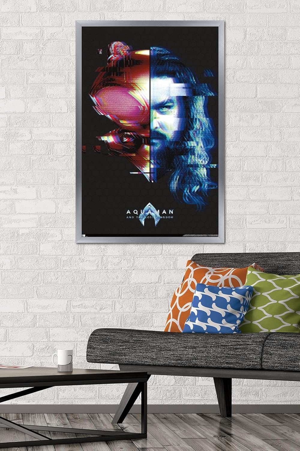 Trends International DC Comics Movie Aquaman y el Reino Perdido – Póster de pared Faceoff, 22.37 x 34.00 pulgadas, versión enmarcada plateada
