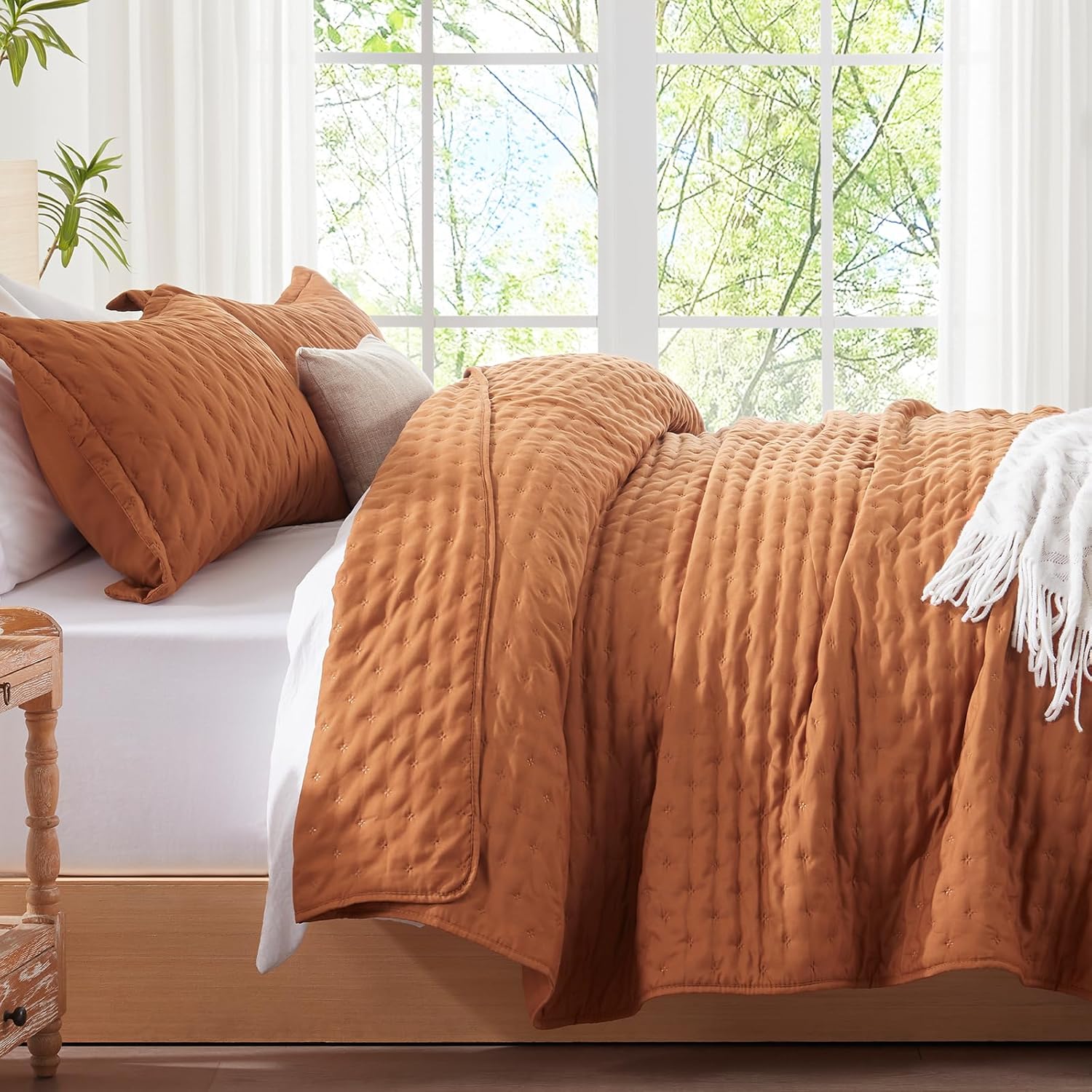 Juego de ropa de cama de 3 piezas, tamaño King, color naranja quemado, colcha de microfibra suave y ligera, 98 x 106 pulgadas con 2 fundas de