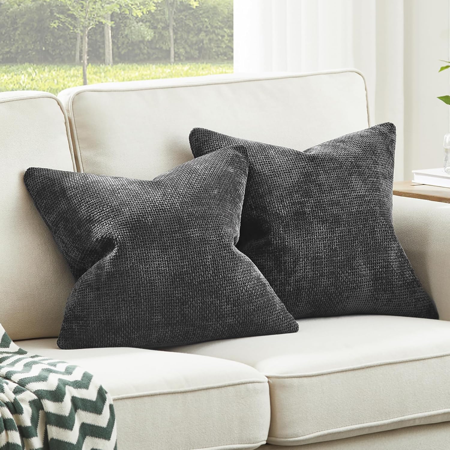WLNUI Juego de 2 fundas de almohada negras de 18 x 18 pulgadas, lujosas fundas de almohada de felpilla decorativas cuadradas para sofá, cama, sala