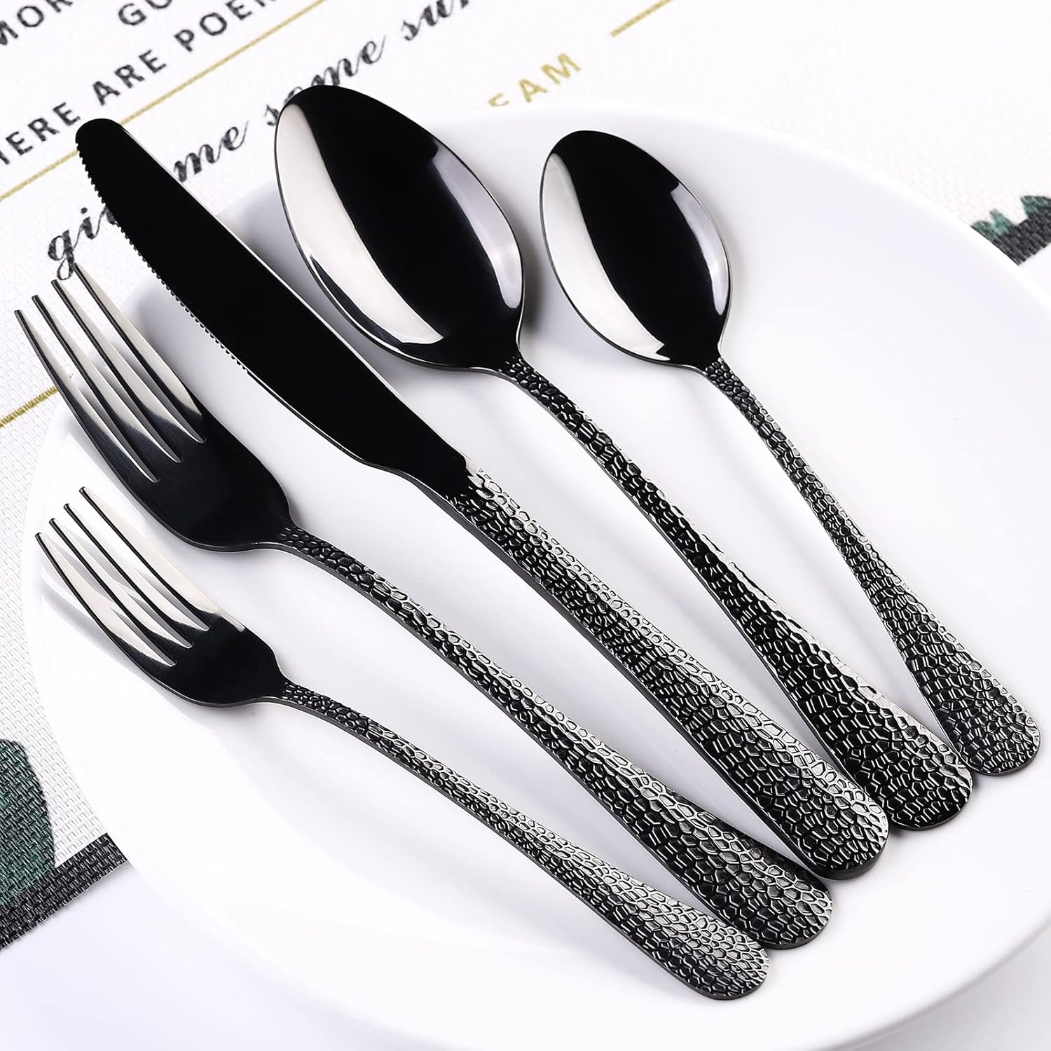 Juego de cubiertos martillados modernos de 20 piezas, juego de cubiertos negros con decoración de lujo, utensilios de cubiertos de acero inoxidable