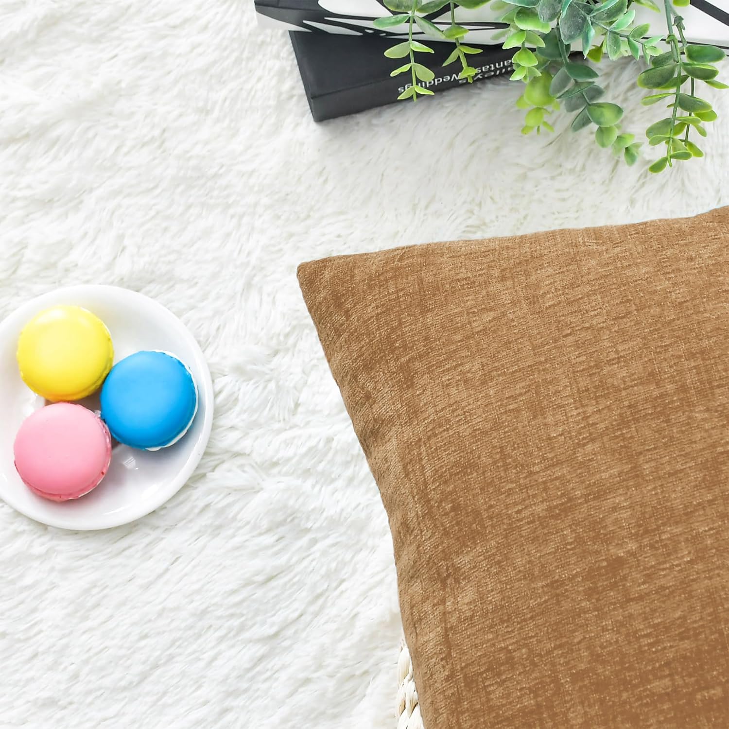 CaliTime Paquete de 2 fundas de almohada acogedoras para sofá, decoración del hogar, felpilla suave teñida sólida de 12 x 20 pulgadas, color marrón