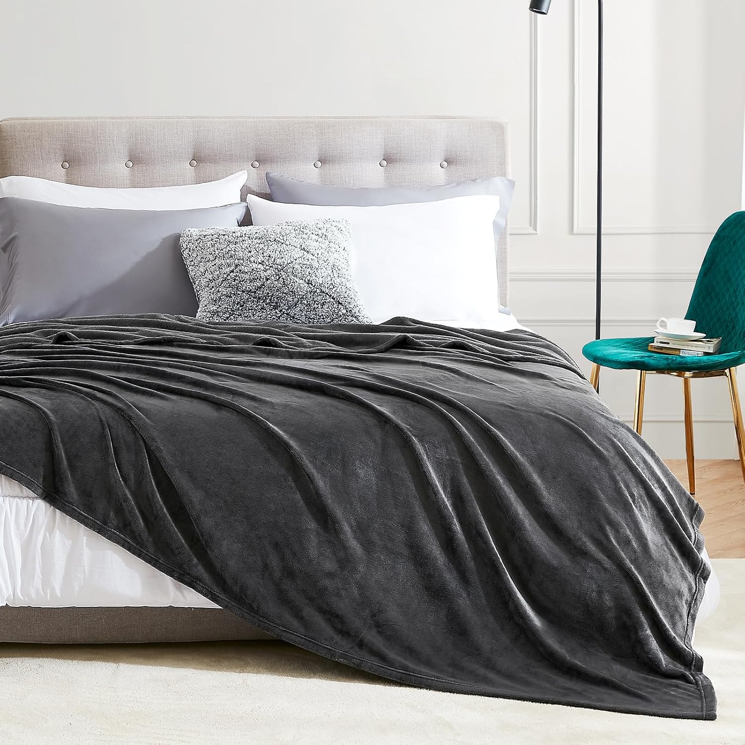Hansleep Manta de franela de forro polar, súper suave y esponjosa, manta de sofá acogedora para todas las estaciones (gris oscuro, manta de 50 x 65)