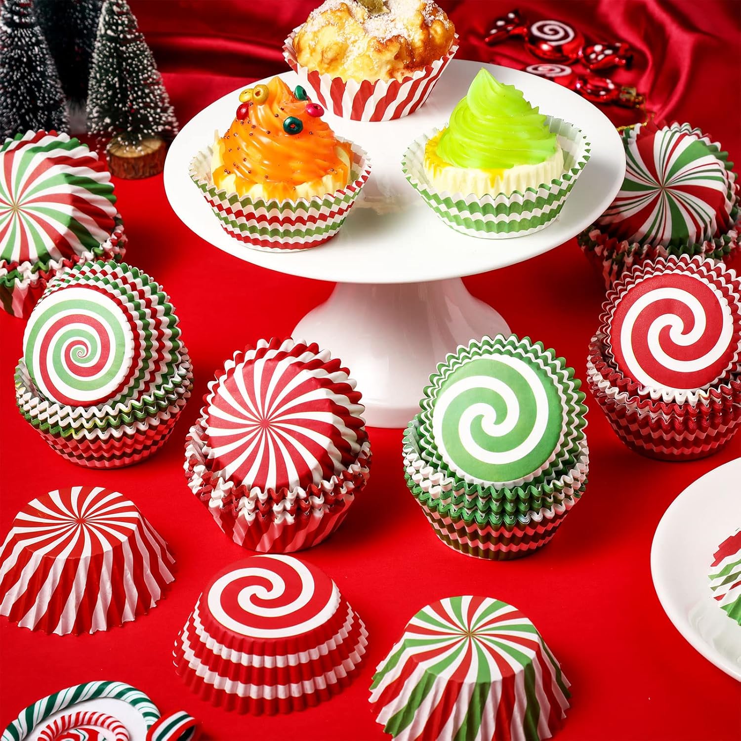 600 envoltorios de cupcakes de Navidad, 6 estilos, para fiestas de Navidad, para cupcakes, para magdalenas, soportes para cupcakes, tazas de papel