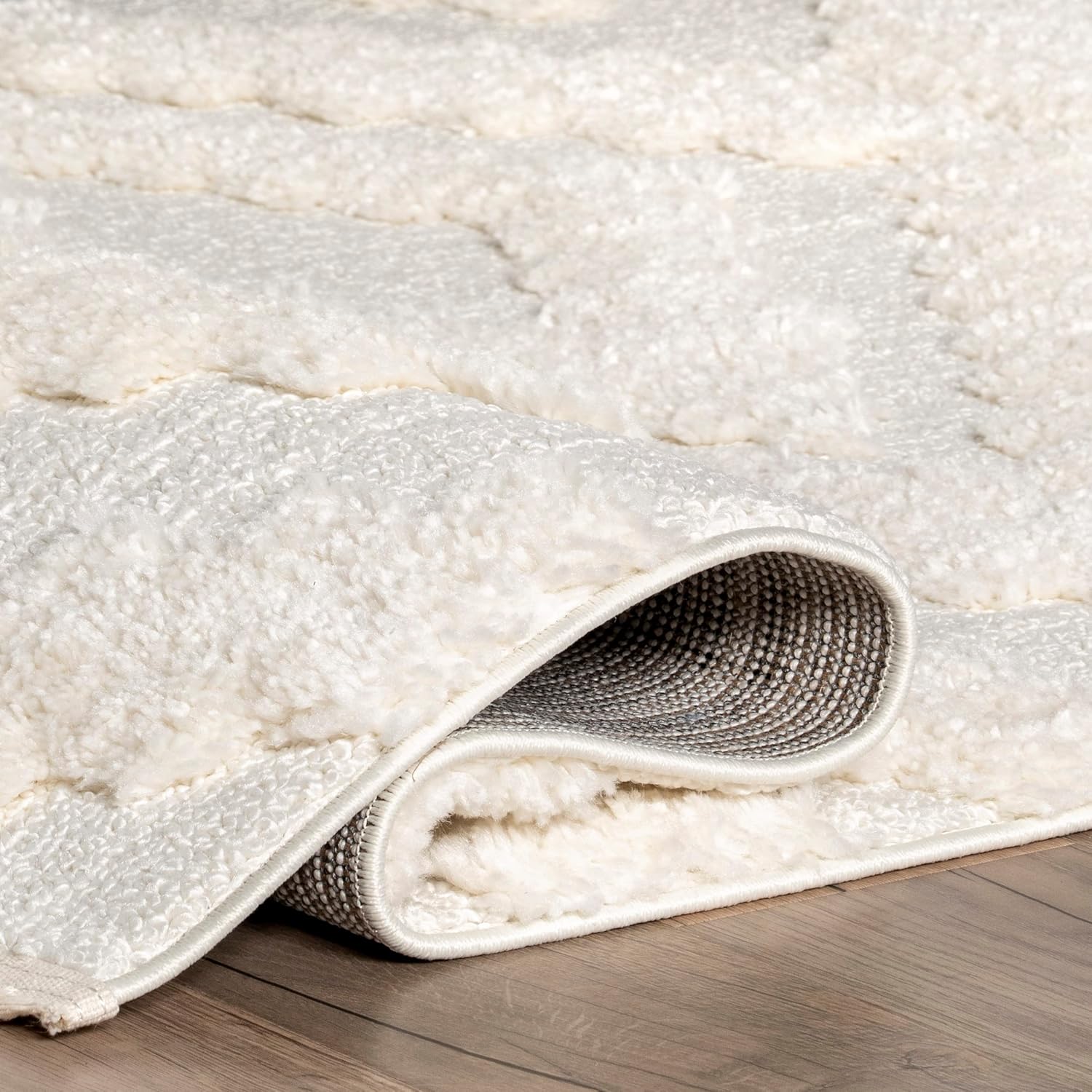 nuLOOM Tinsley – Alfombra geométrica alta y baja con borlas, 4 x 6, color beige