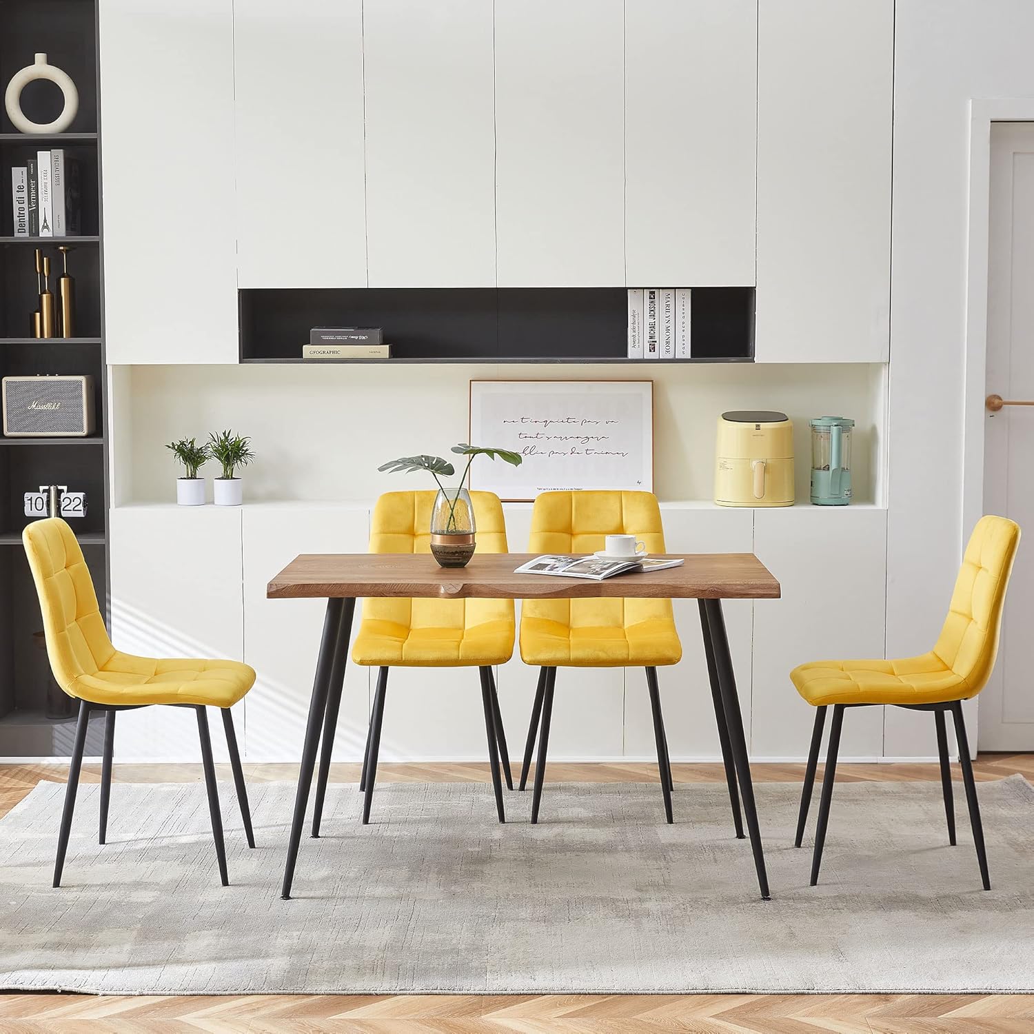NORDICANA Juego de 4 sillas de comedor de terciopelo amarillo, modernas sillas auxiliares de comedor con patas de metal para cocina, sala de estar,