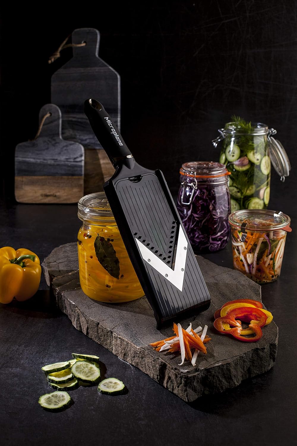 Microplane Cortadora de mandolina ajustable con hoja en V y cuchillas de acero inoxidable Julienne, mandolina de mano para papas, zanahorias y otras