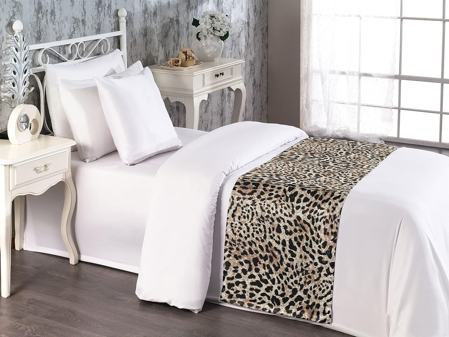 Ambesonne Camino de cama con estampado de leopardo, diseño clásico inspirado en la piel de gato salvaje, diseño de selva, bufanda decorativa para