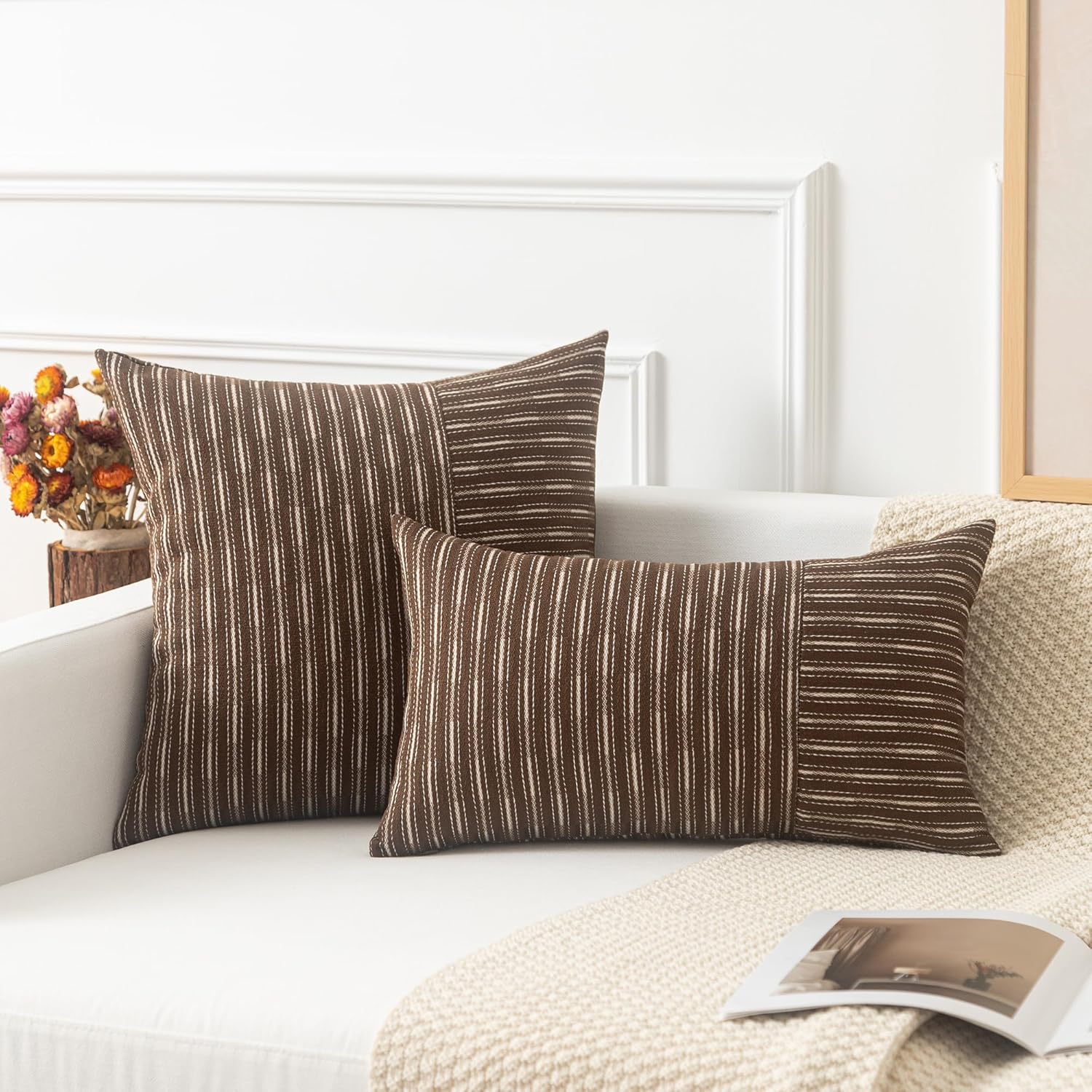 Kevin Textile – Juego de 2 fundas de cojín decorativas de lino a rayas marrón y beige de 20 x 20 pulgadas, fundas de cojín cuadradas modernas para