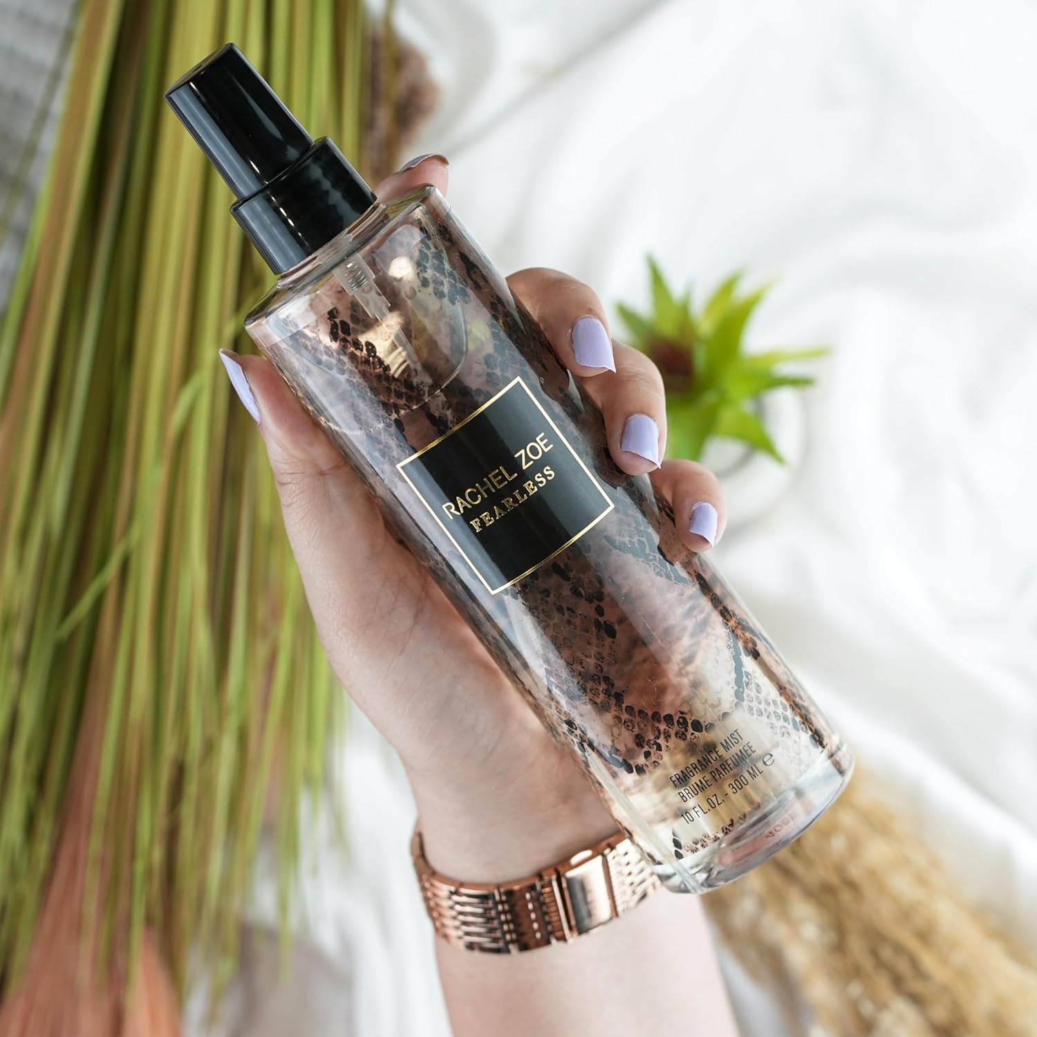 RACHEL ZOE Fearless – Bruma corporal para mujer, valiente y sin disculpas, se abre con verbena, cassis y naranja mandarina, mezclas de cítricos
