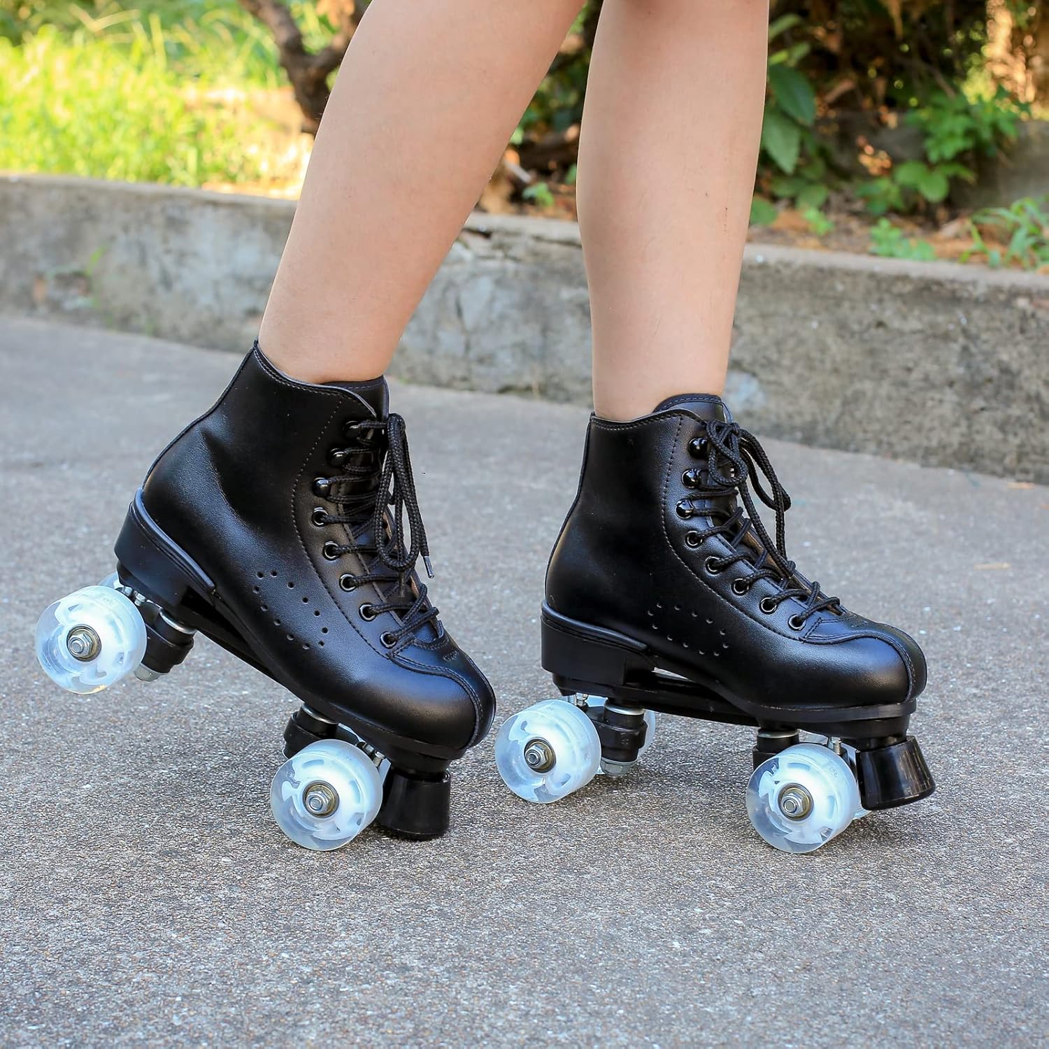 Patines para hombres y mujeres, patines Derby negros con 4 ruedas brillantes, patines clásicos de doble fila para interiores y exteriores