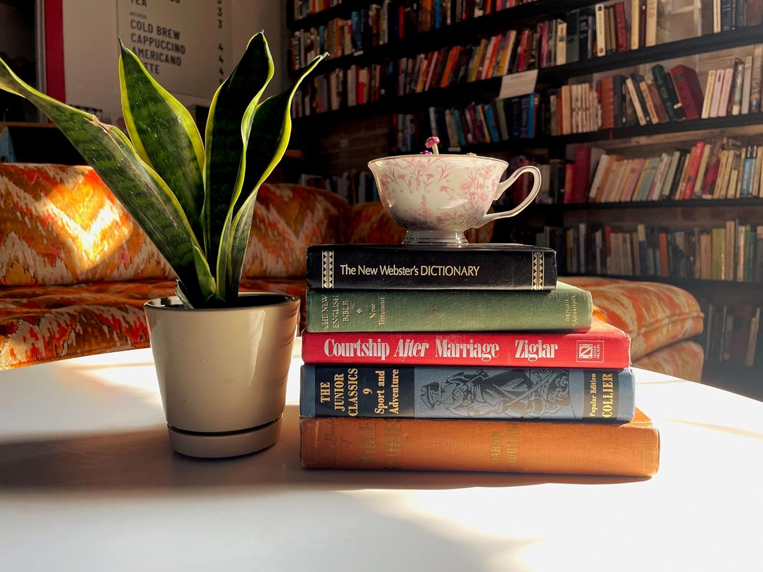 Juego de 12 libros antiguos de tapa dura, colores mezclados, libros de tapa dura real para decoración del hogar, paquete a granel de tapas duras