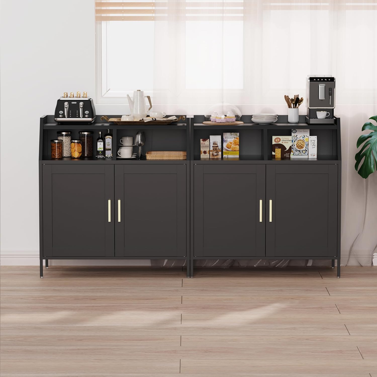Aparador de buffet de metal negro de 32 pulgadas con dos puertas y gran espacio de almacenamiento y estante ajustable para sala de estar y comedor