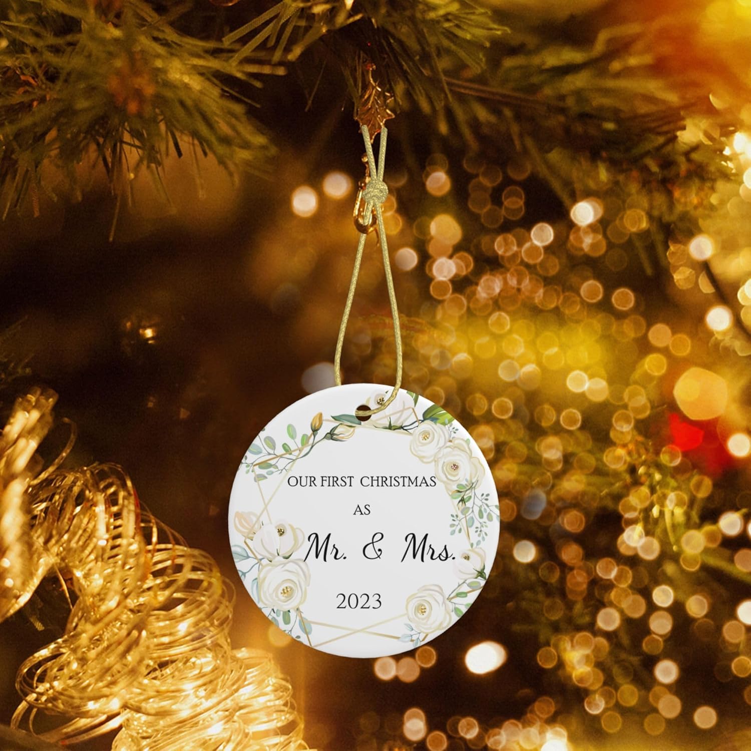 Adorno de boda de primer año con texto en inglés “Our First Christmas Married Ornament 2023”, decoración colgante de cerámica de 3 pulgadas para