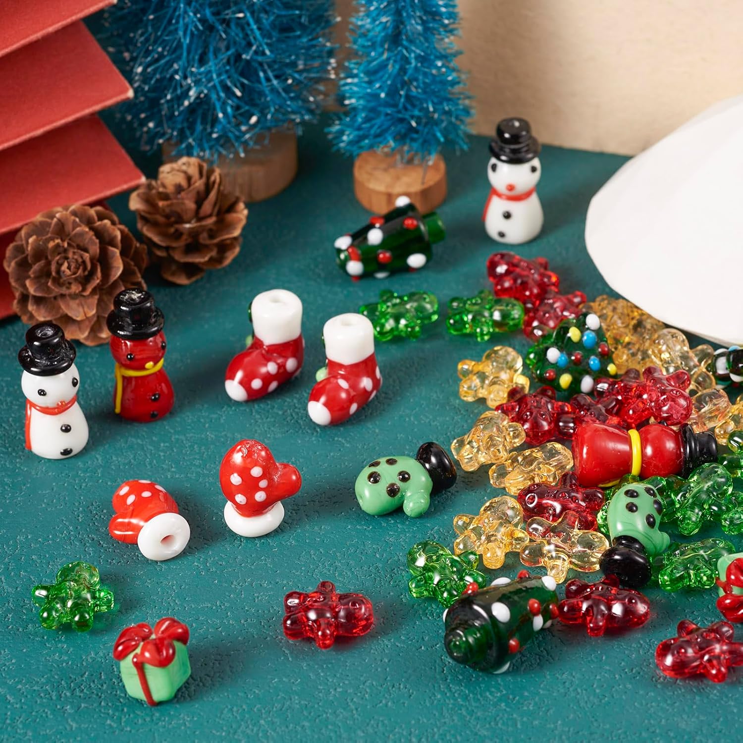 Beadthoven – Cuentas de cristal de Navidad hechas a mano, cuentas de cristal de Murano surtidas, cuentas de árbol de jengibre para hacer joyas,