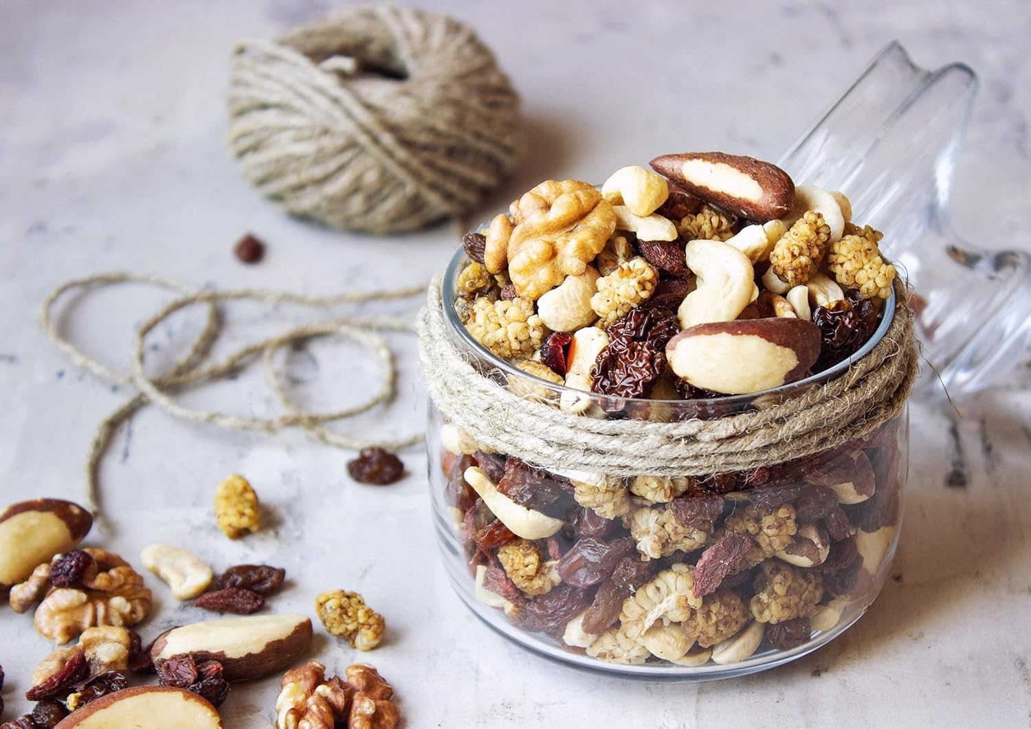 Super Nuts and Berries Trail Mix, 2 libras, nueces y bayas orgánicas crudas, incluyendo anacardos, nueces, nueces de Brasil, pasas, moras, bayas