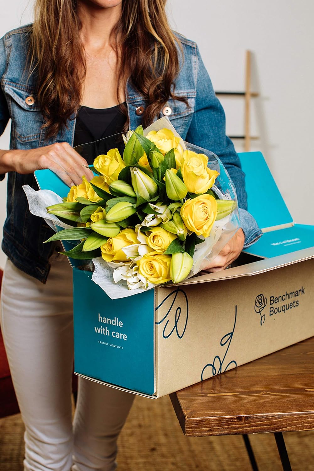 Benchmark Bouquets – Rosas amarillas y lirios, jarrón incluido, flores frescas cortadas y cultivadas, regalo para decoración del hogar, cumpleaños,