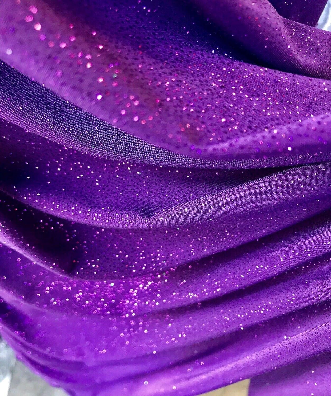 New Creations Fabric & Foam Inc, The Yard, tela elástica con purpurina iridiscente brillante de 5860 pulgadas de ancho, diseño Selena
