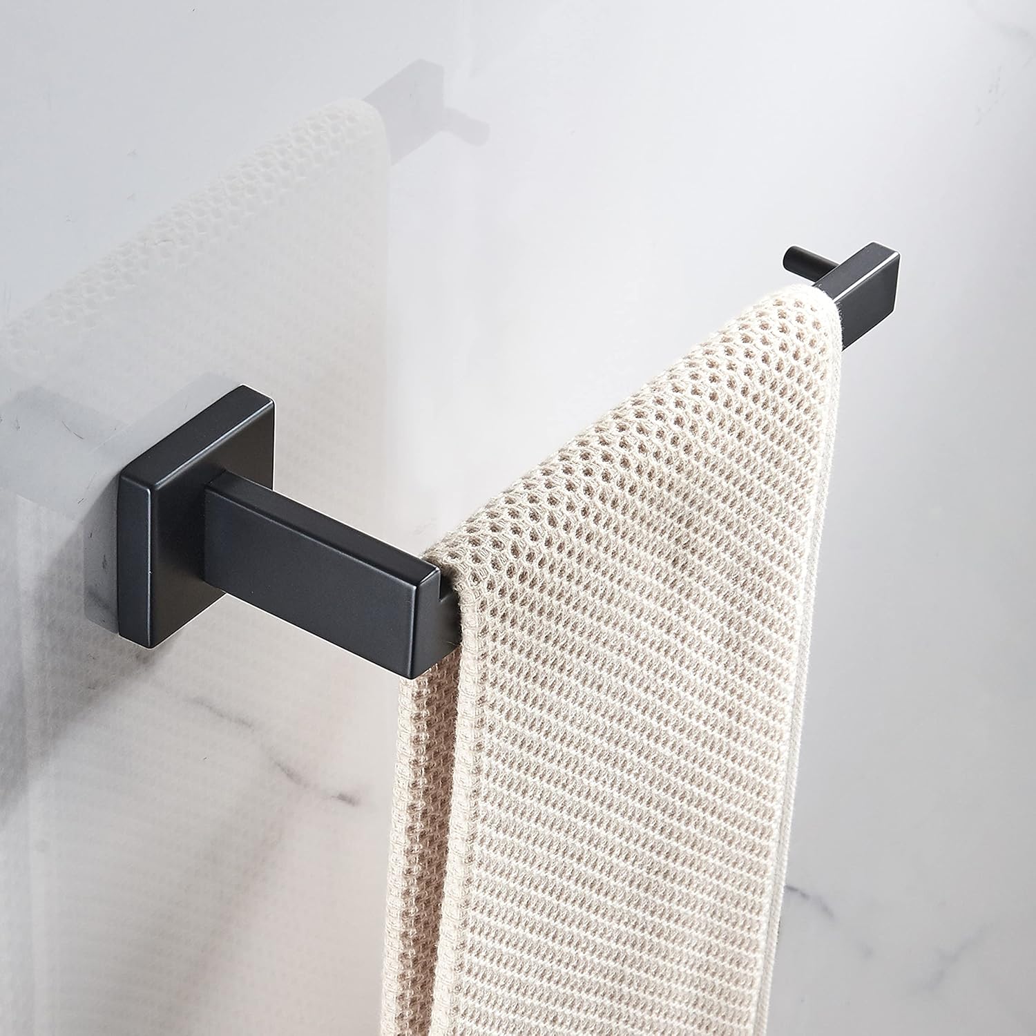 JunSun Juego de accesorios de baño cuadrado de 4 piezas (toallero para papel higiénico, gancho para bata), accesorios de baño contemporáneos
