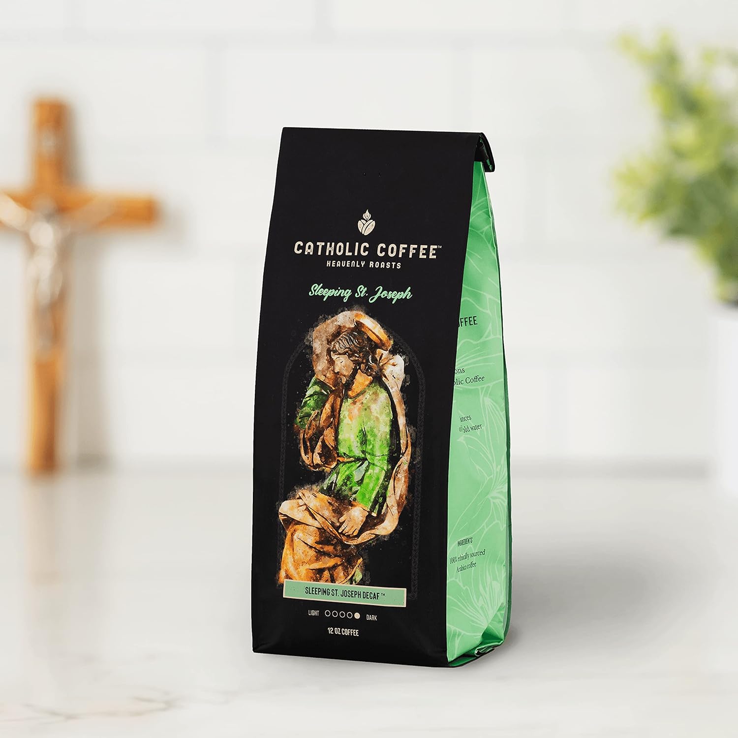 Catholic Coffee Café arábica descafeinado Sleeping St. Joseph, café tostado oscuro. Procedente éticamente de Colombia y hecho por una empresa