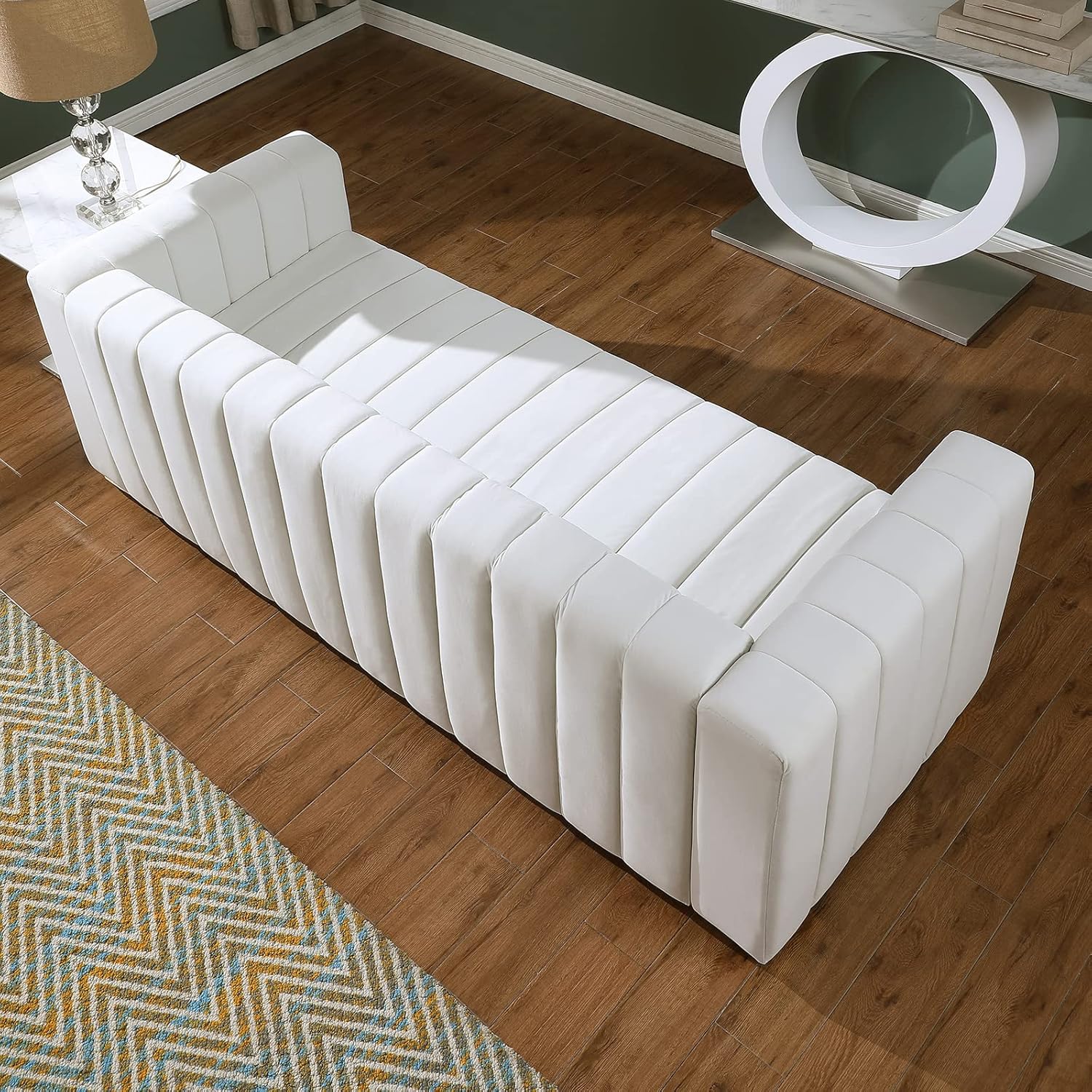 KIVENJAJA Sofá de 3 plazas de terciopelo capitonado con canal con 2 almohadas, brazos cuadrados y patas de metal dorado para sala de estar,