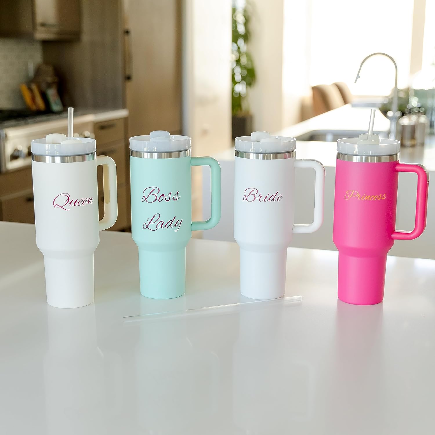 Bride’s – Vaso de 40 onzas con asa y popote, botella de agua de acero inoxidable aislada que cabe en el portavasos del automóvil, botellas de agua