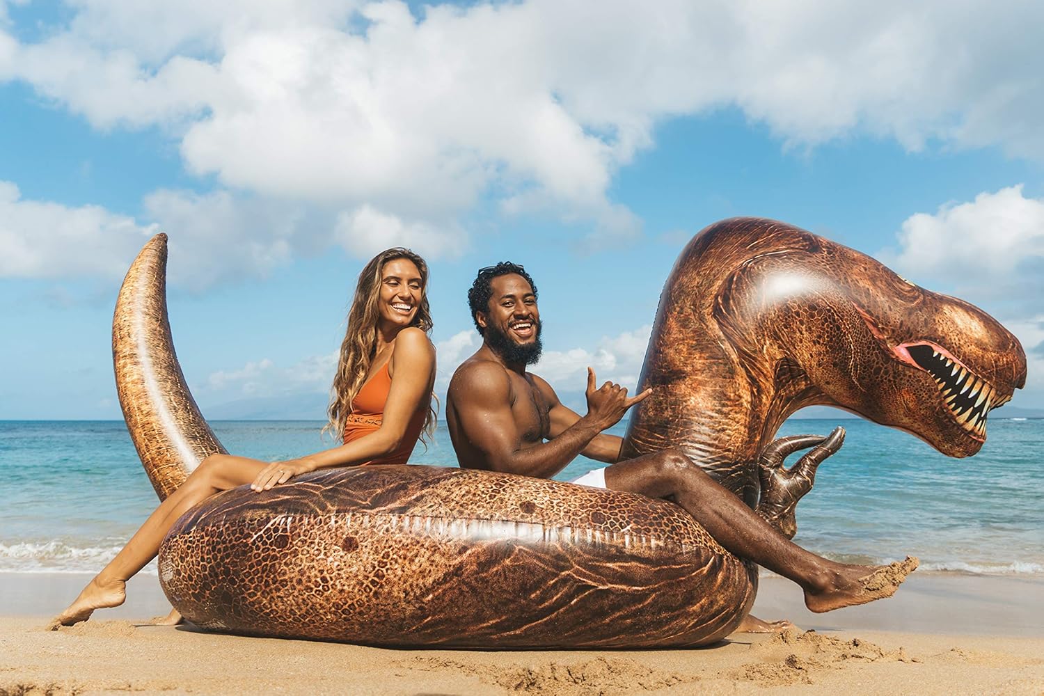 PoolCandy Balsa inflable gigante de dinosaurio T-Rex – Este dinosaurio prehistórico King transportará fácilmente a 3 adultos todo el día y la noche,