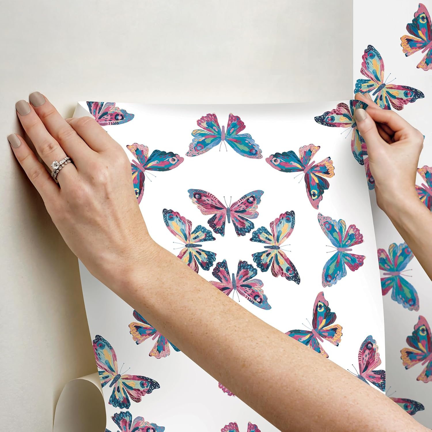 RoomMates EttaVee Papillon Papel pintado rosa y azul